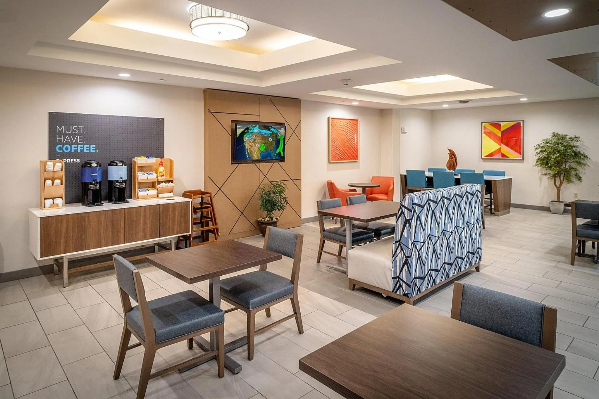 Breakfast in Holiday Inn Express & Suites Fairmont by IHG