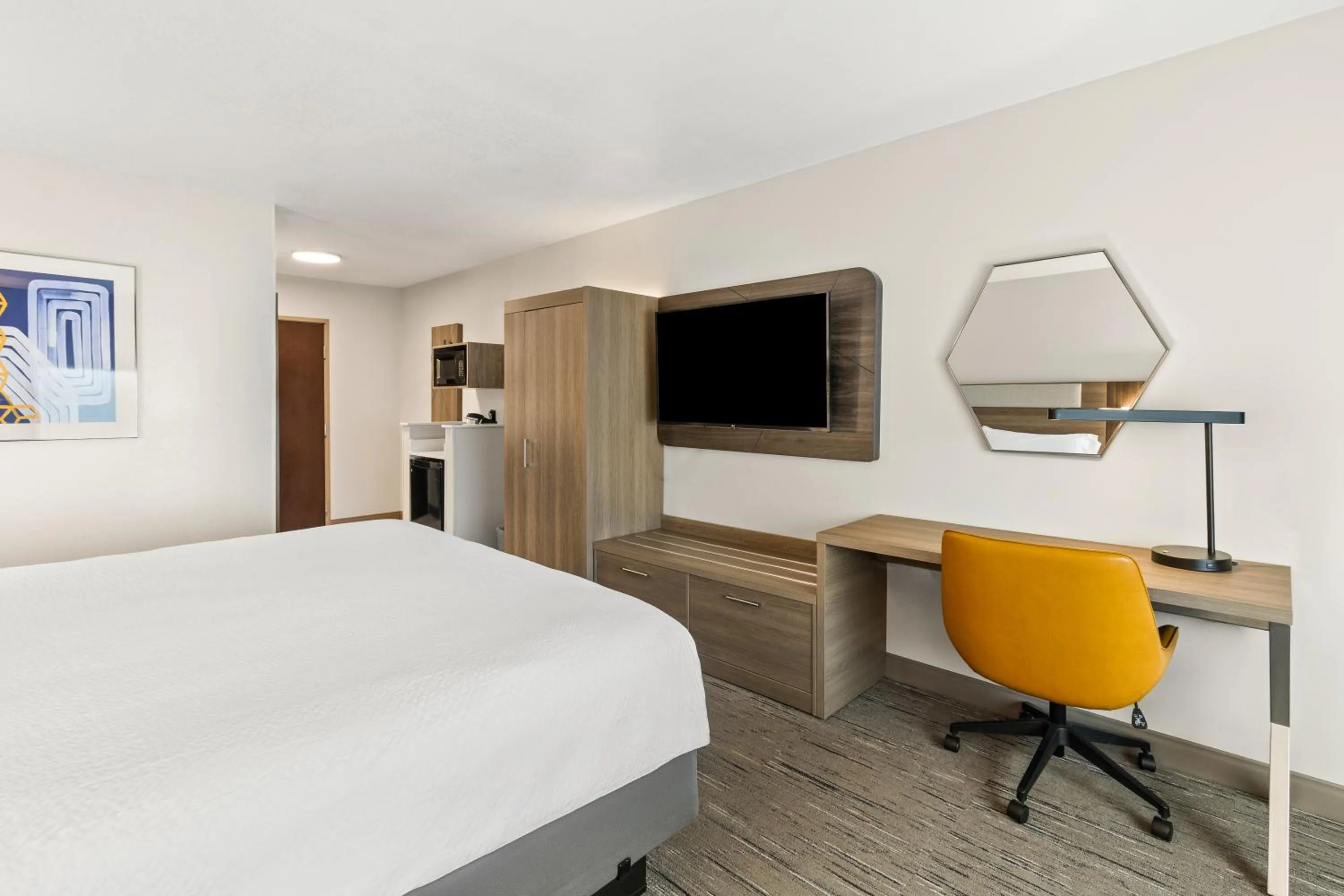 Bedroom, Bed in Holiday Inn Express & Suites Fairmont by IHG