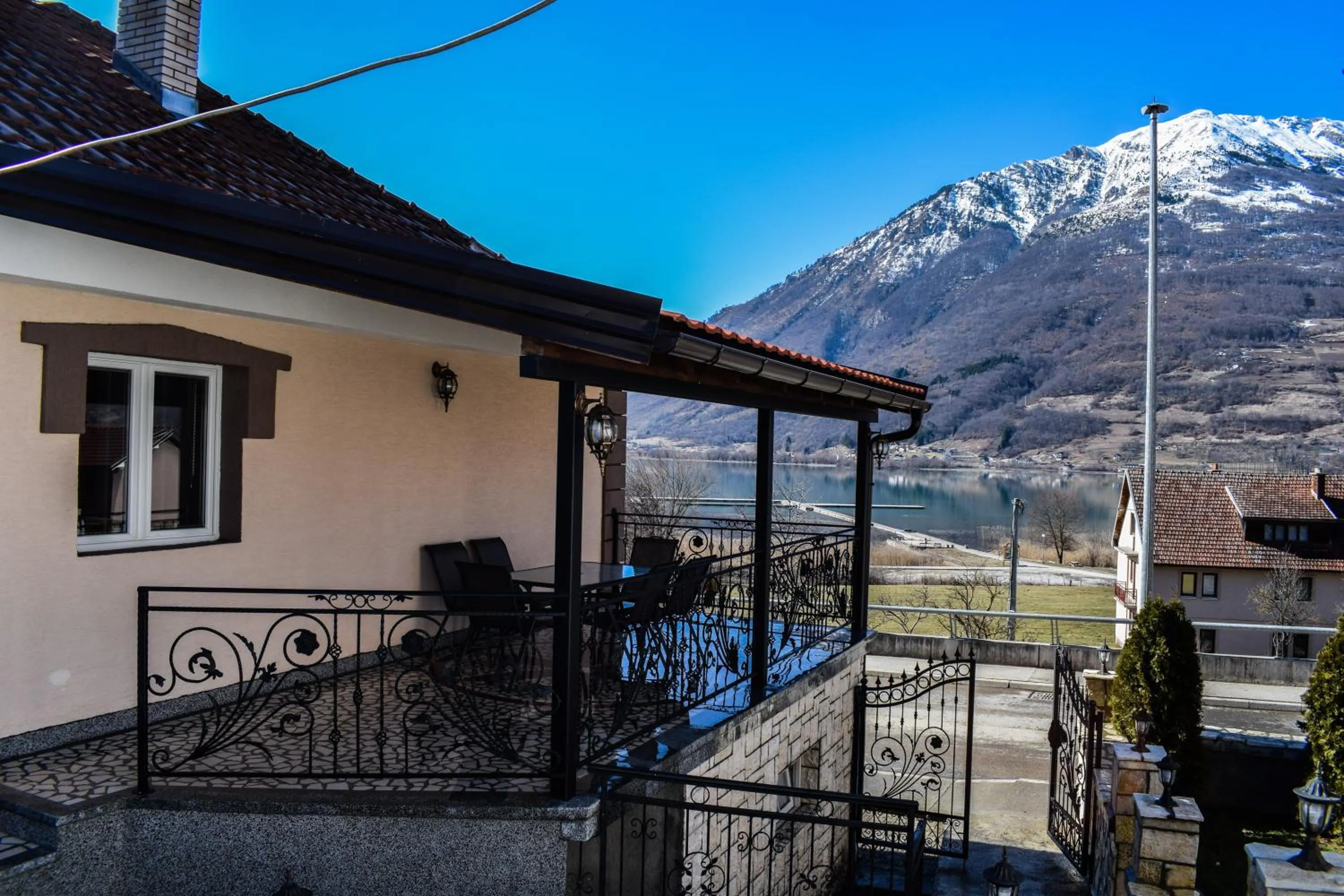 Ema Guest House