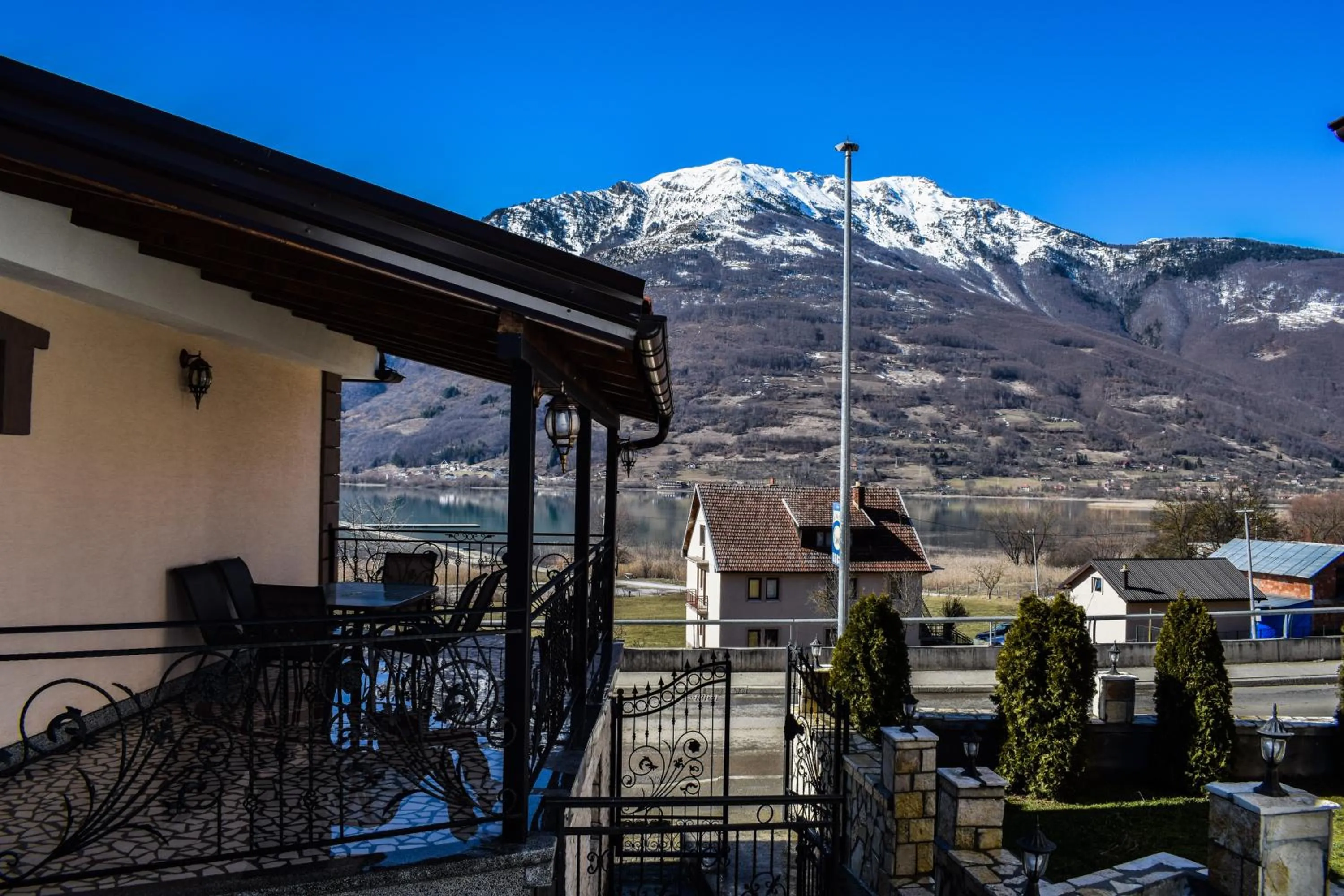 Ema Guest House