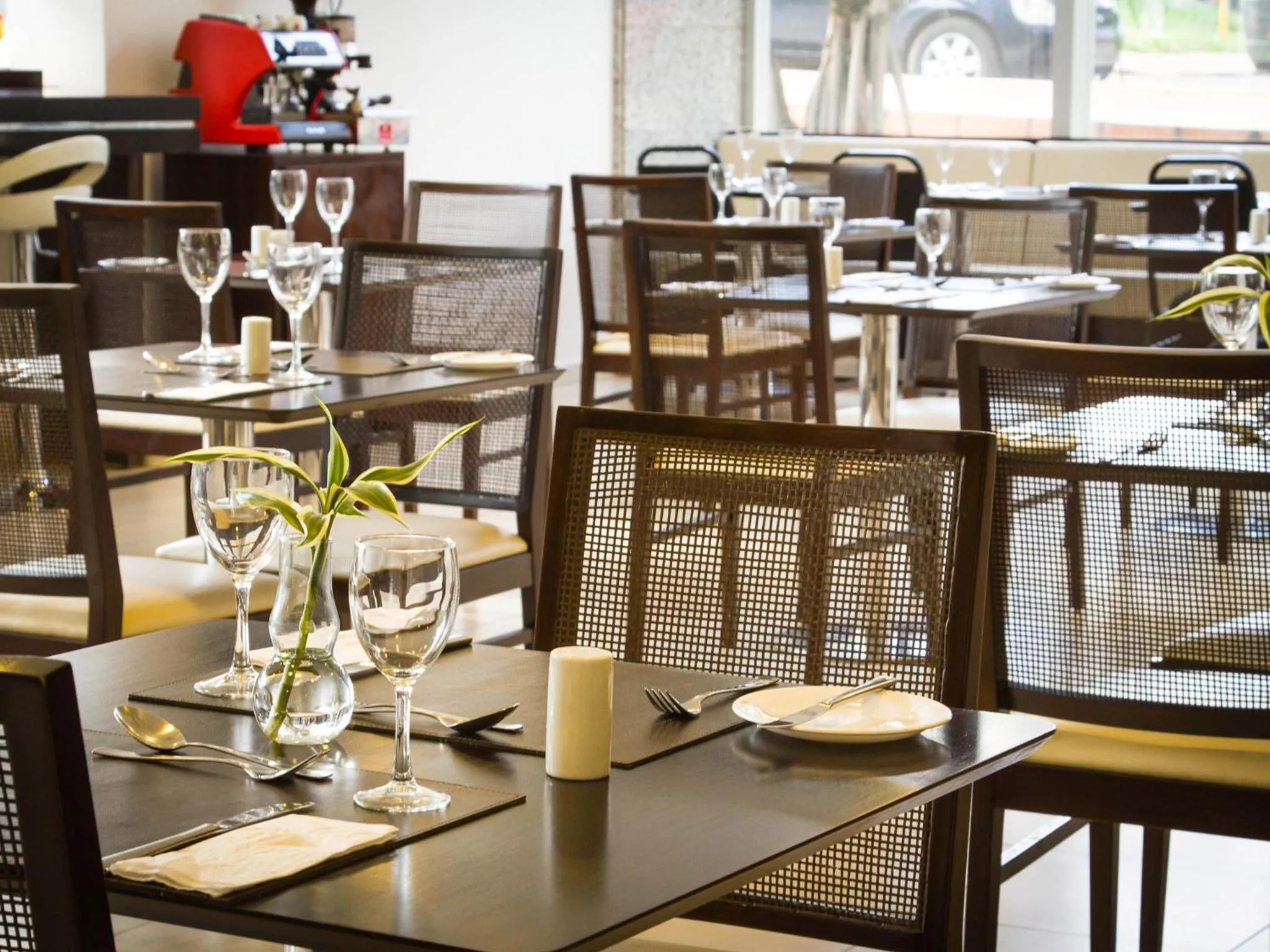 Restaurant/places to eat in Naoum Hotel