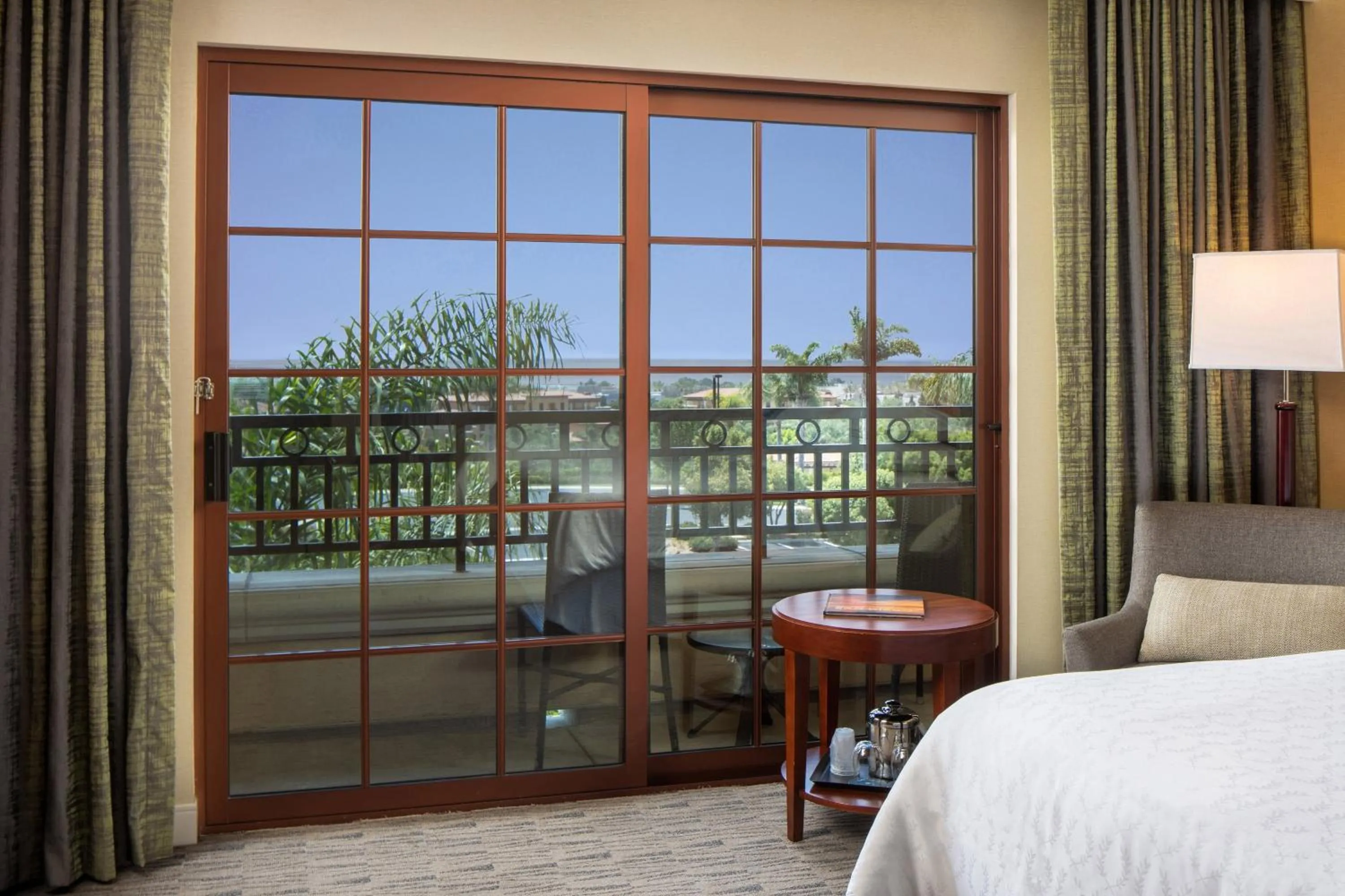 Photo of the whole room, Bed in Sheraton Carlsbad Resort & Spa