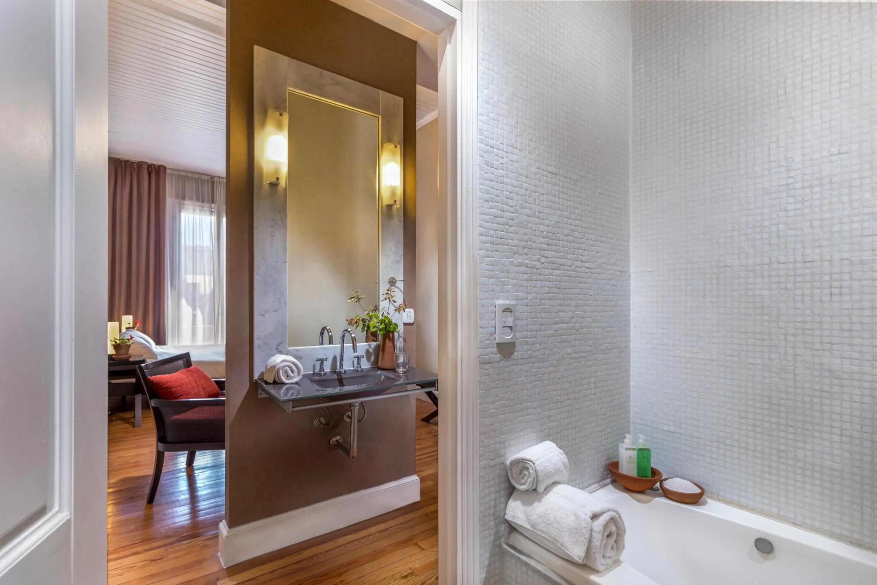 Photo of the whole room in Patios de San Telmo