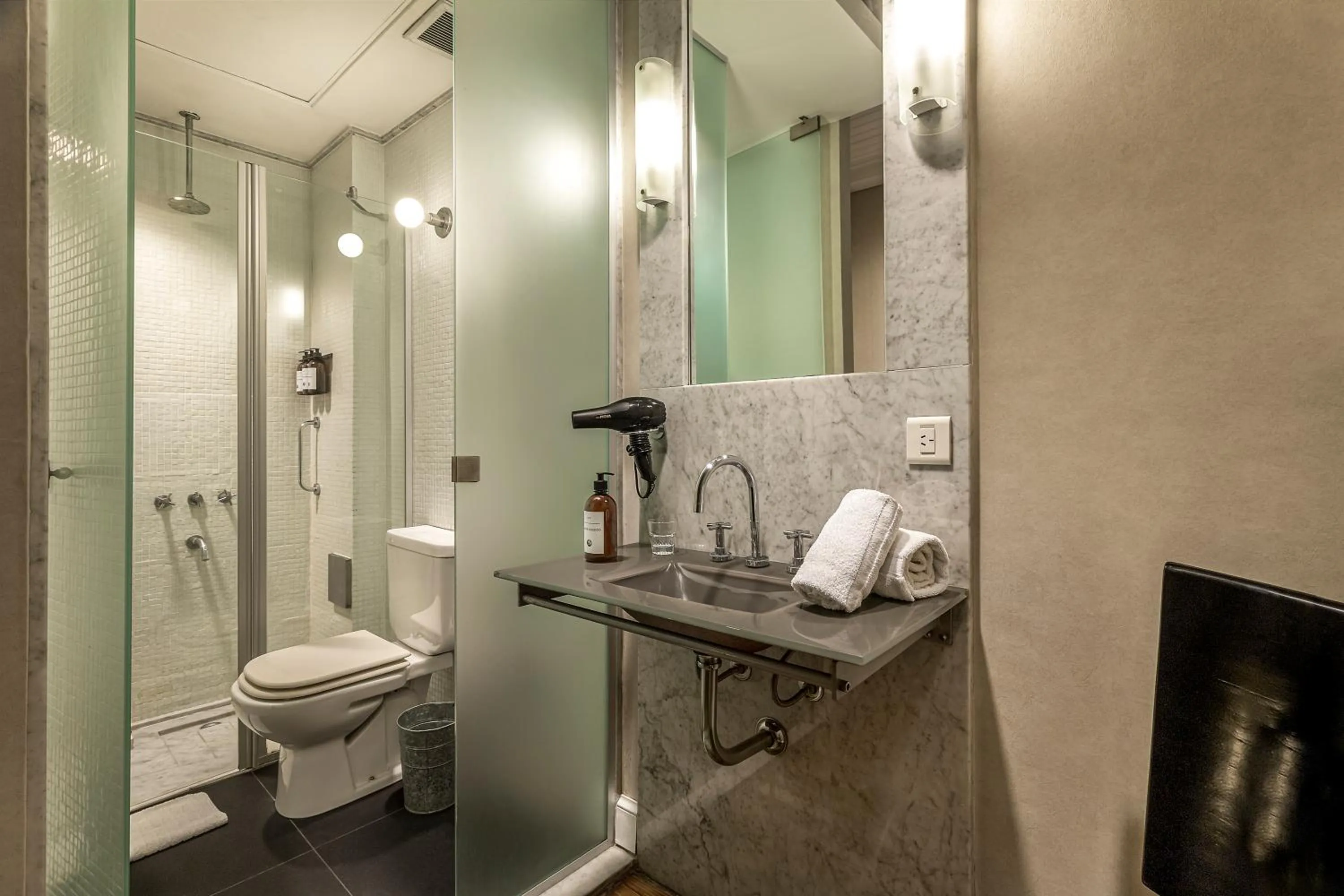 Bathroom in Patios de San Telmo