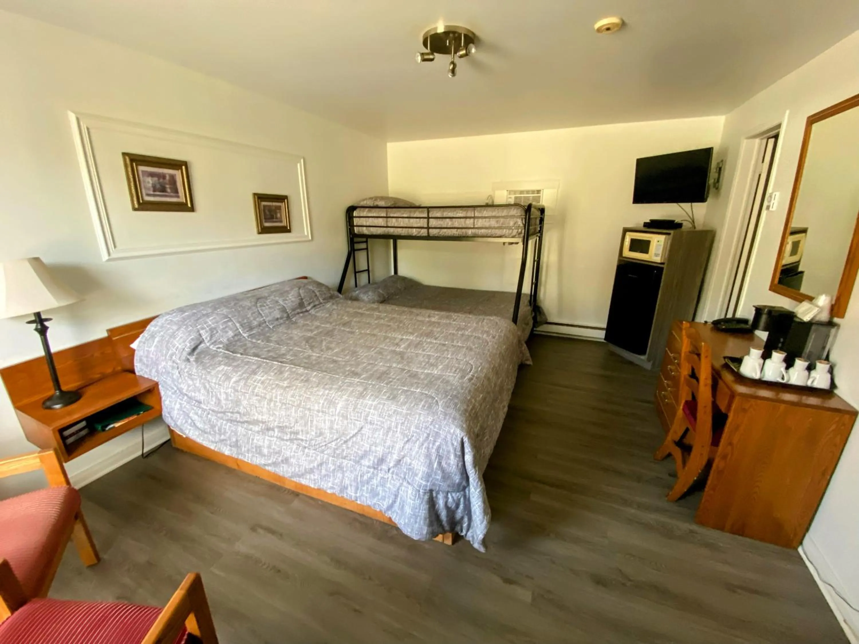 Photo of the whole room, Bed in Motel Bonsoir