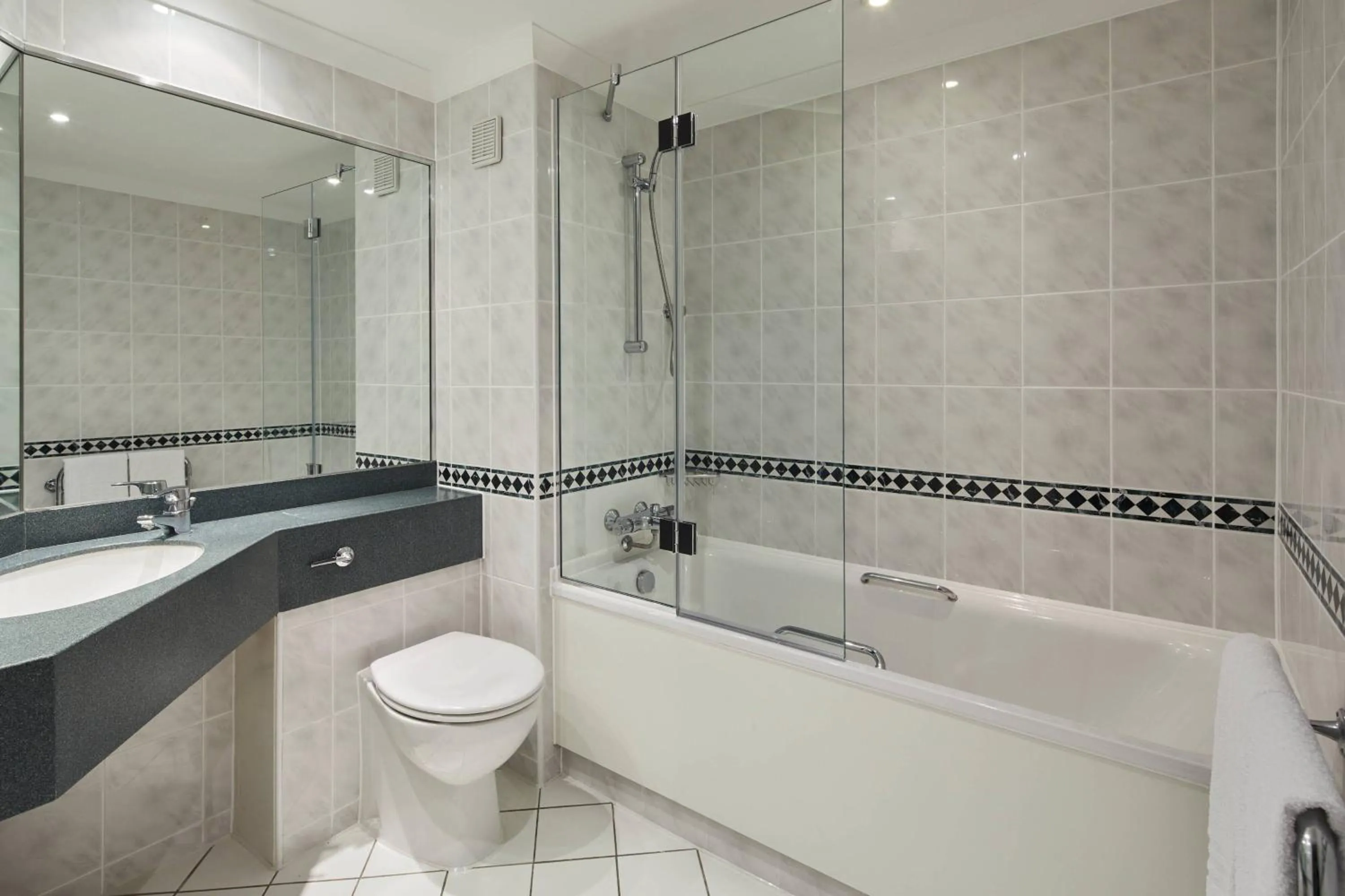 Bathroom in Cardiff Marriott Hotel