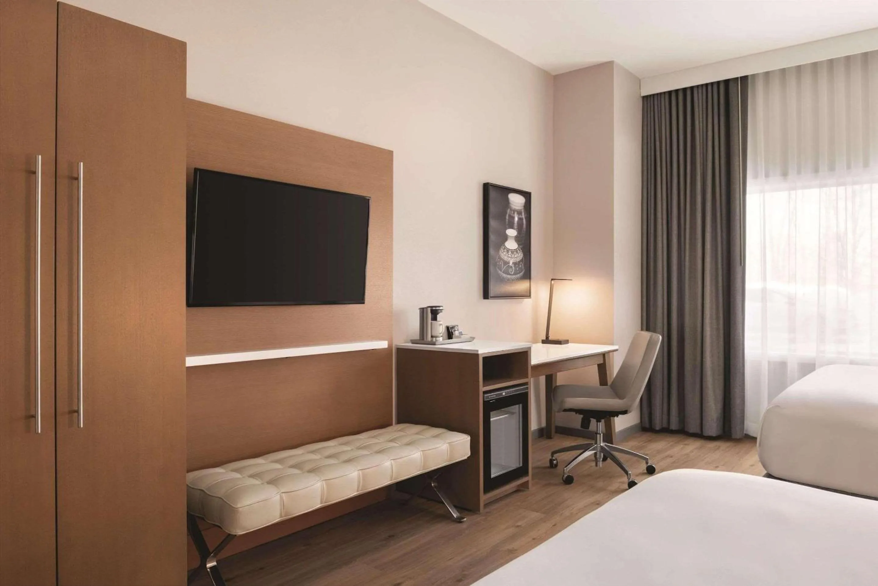 Bedroom, Bed in Oneida Casino Hotel