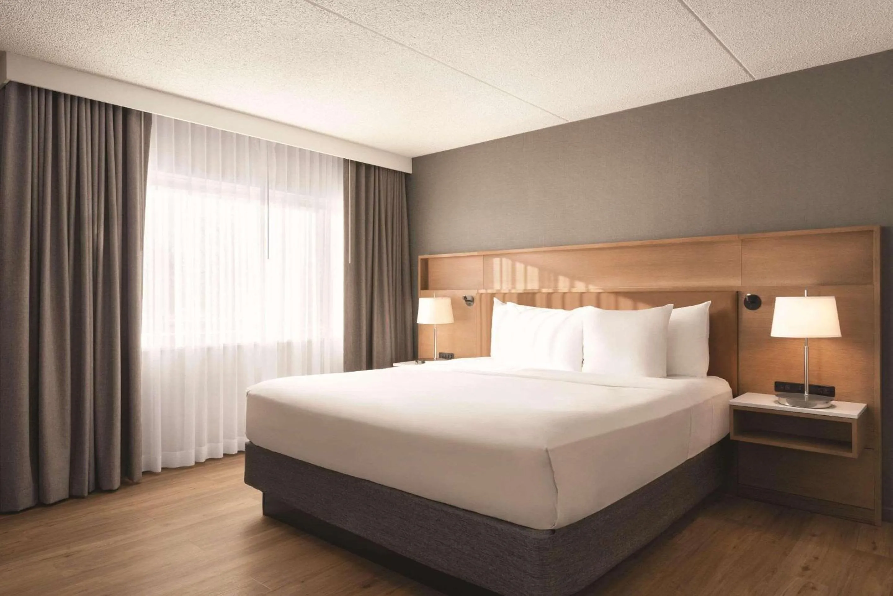 Bedroom, Bed in Oneida Casino Hotel