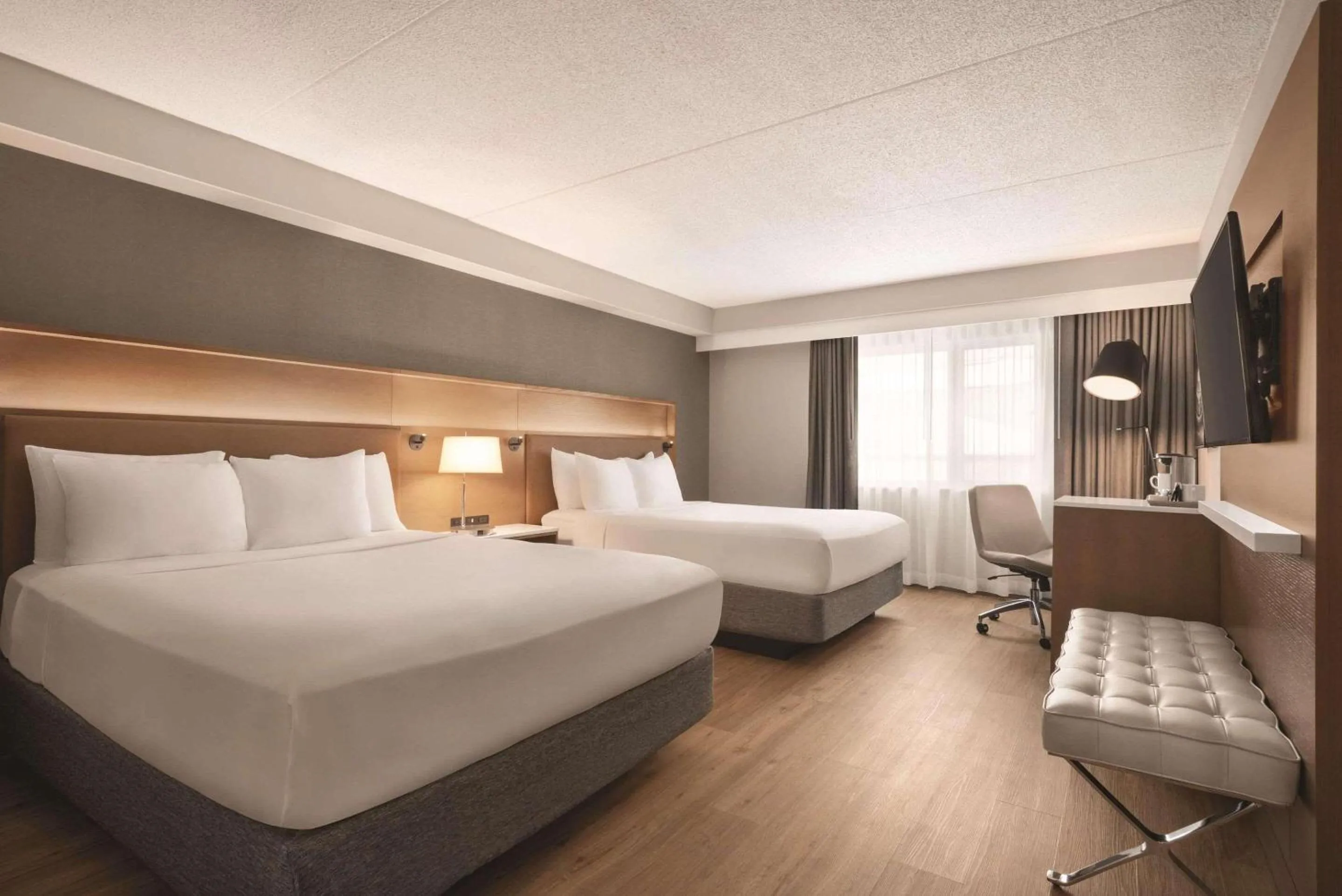 Bedroom, Bed in Oneida Casino Hotel