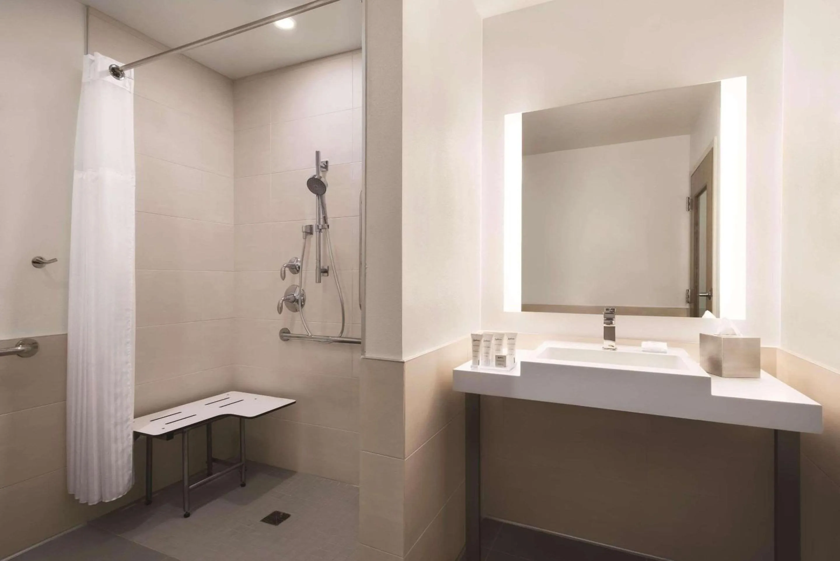 Shower in Oneida Casino Hotel