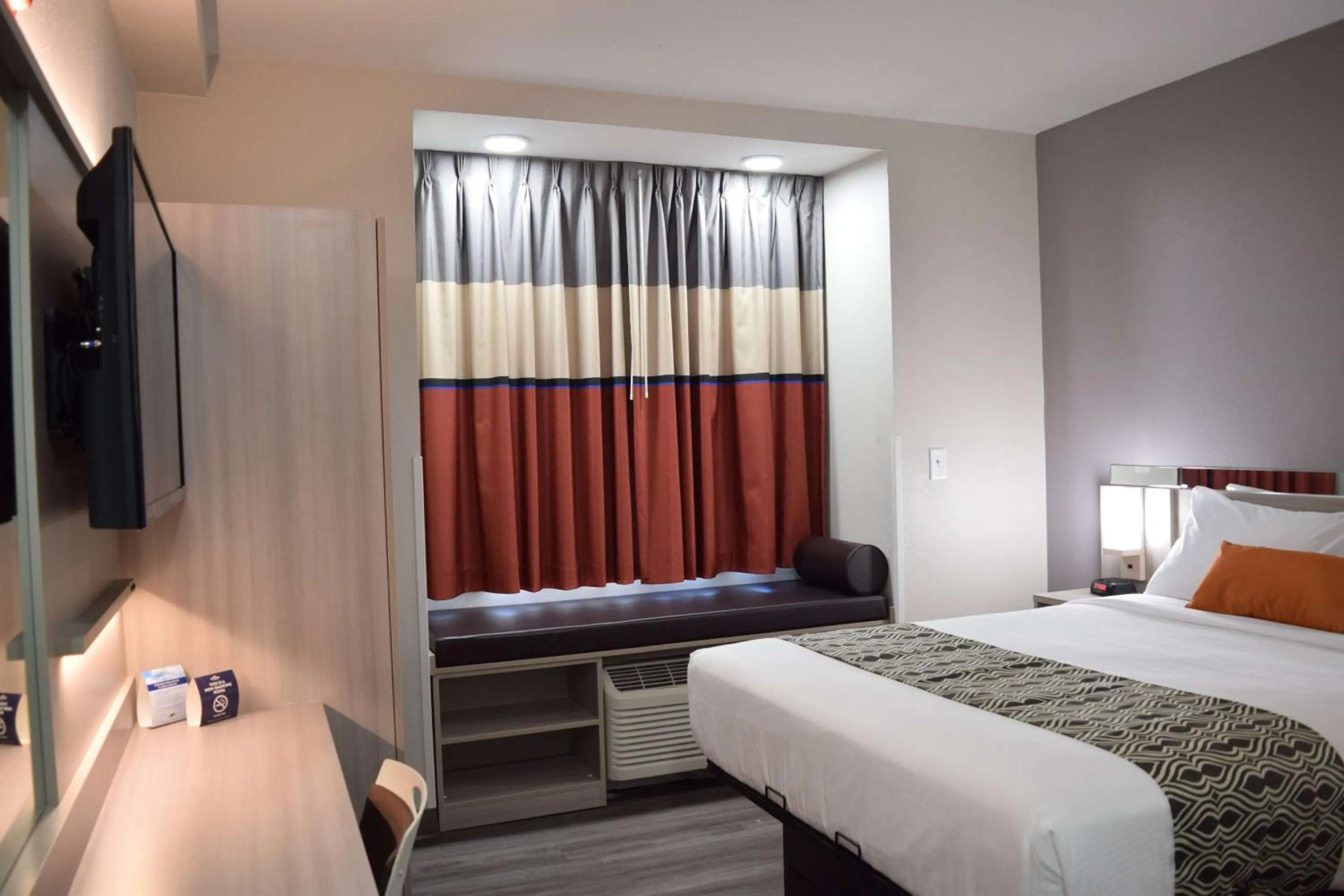 Photo of the whole room, Bed in Microtel Inn & Suites by Wyndham Raleigh