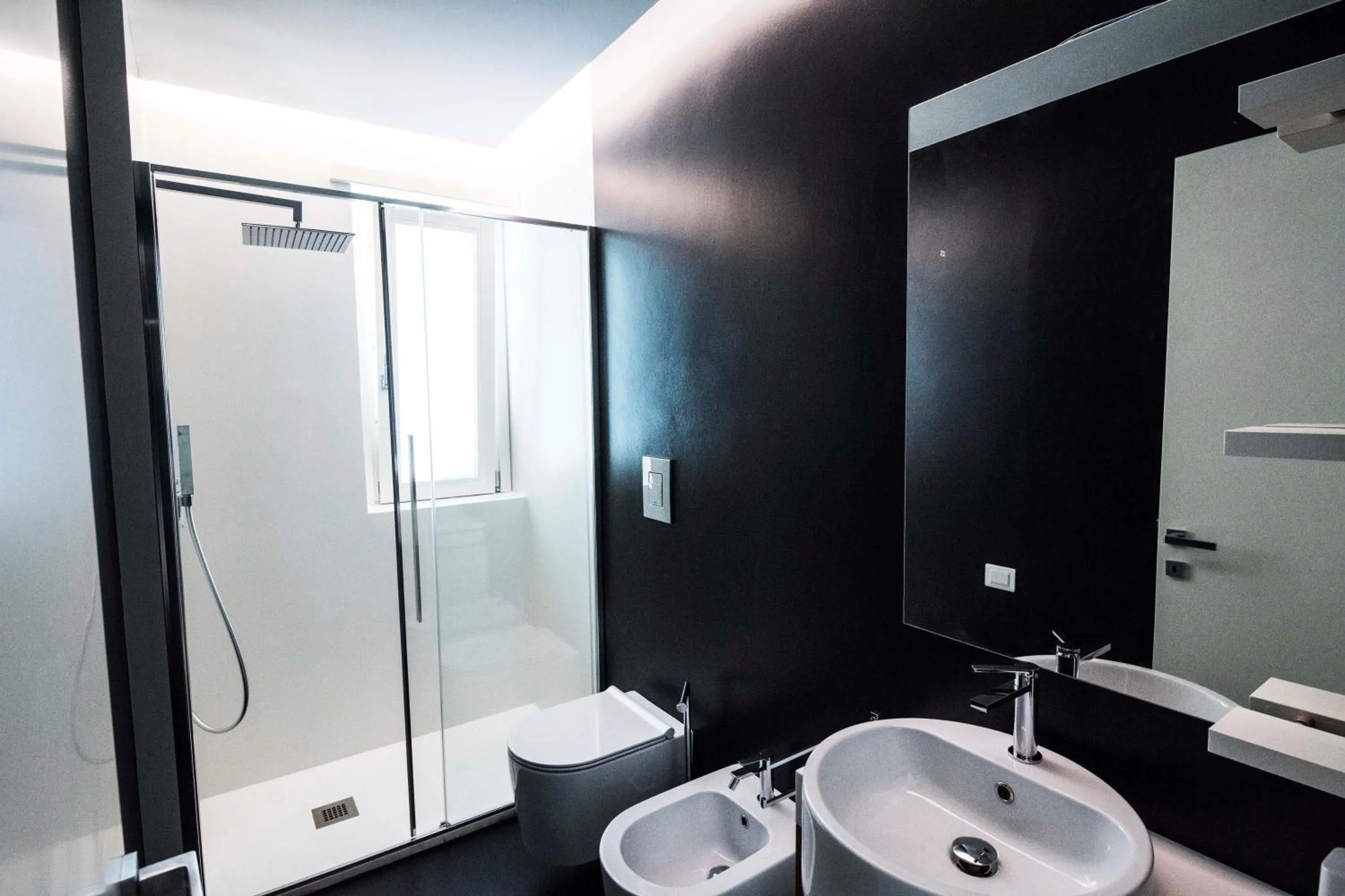 Shower in apARTments Sperlonga