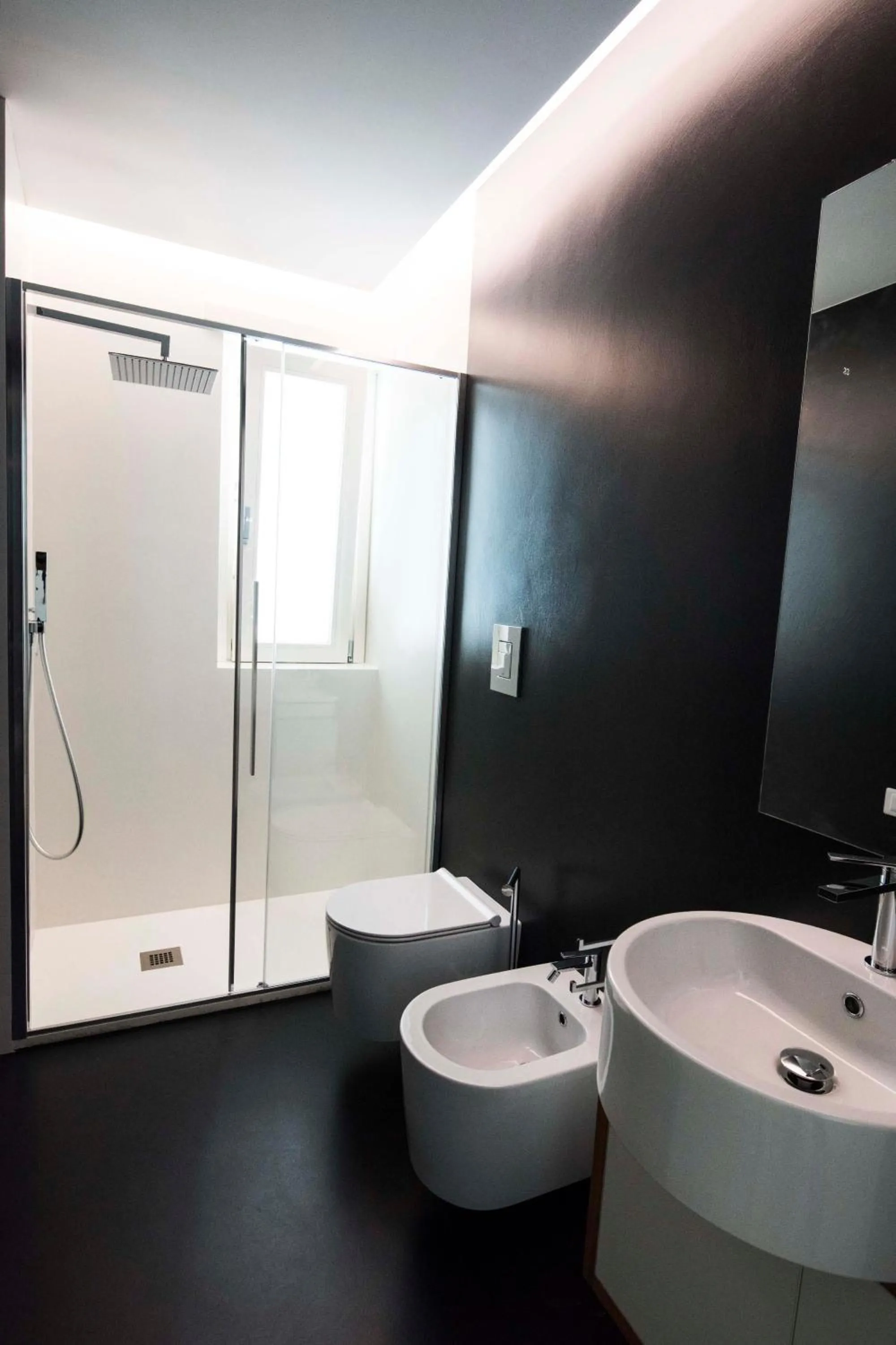 Shower in apARTments Sperlonga