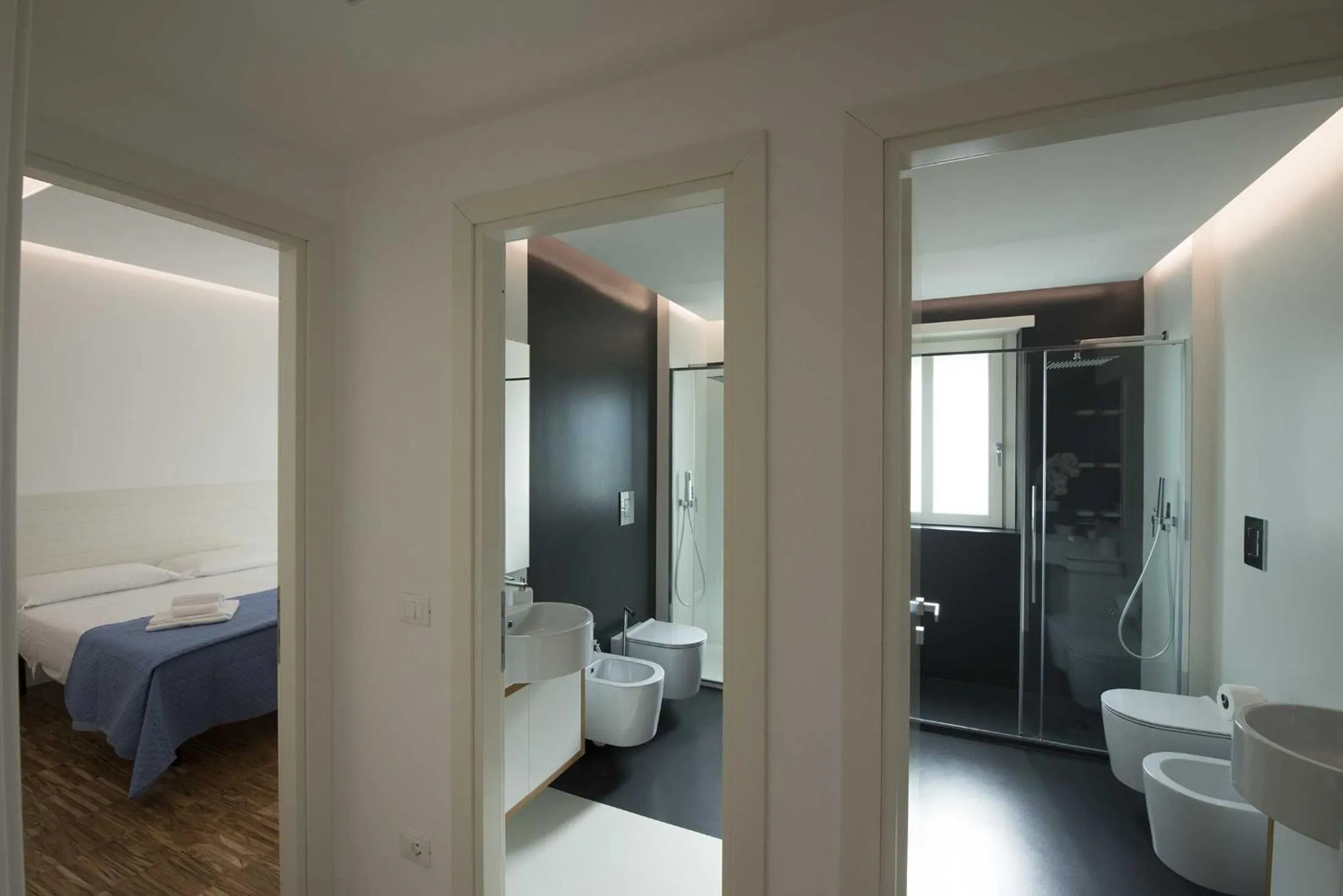 Bathroom, Bed in apARTments Sperlonga