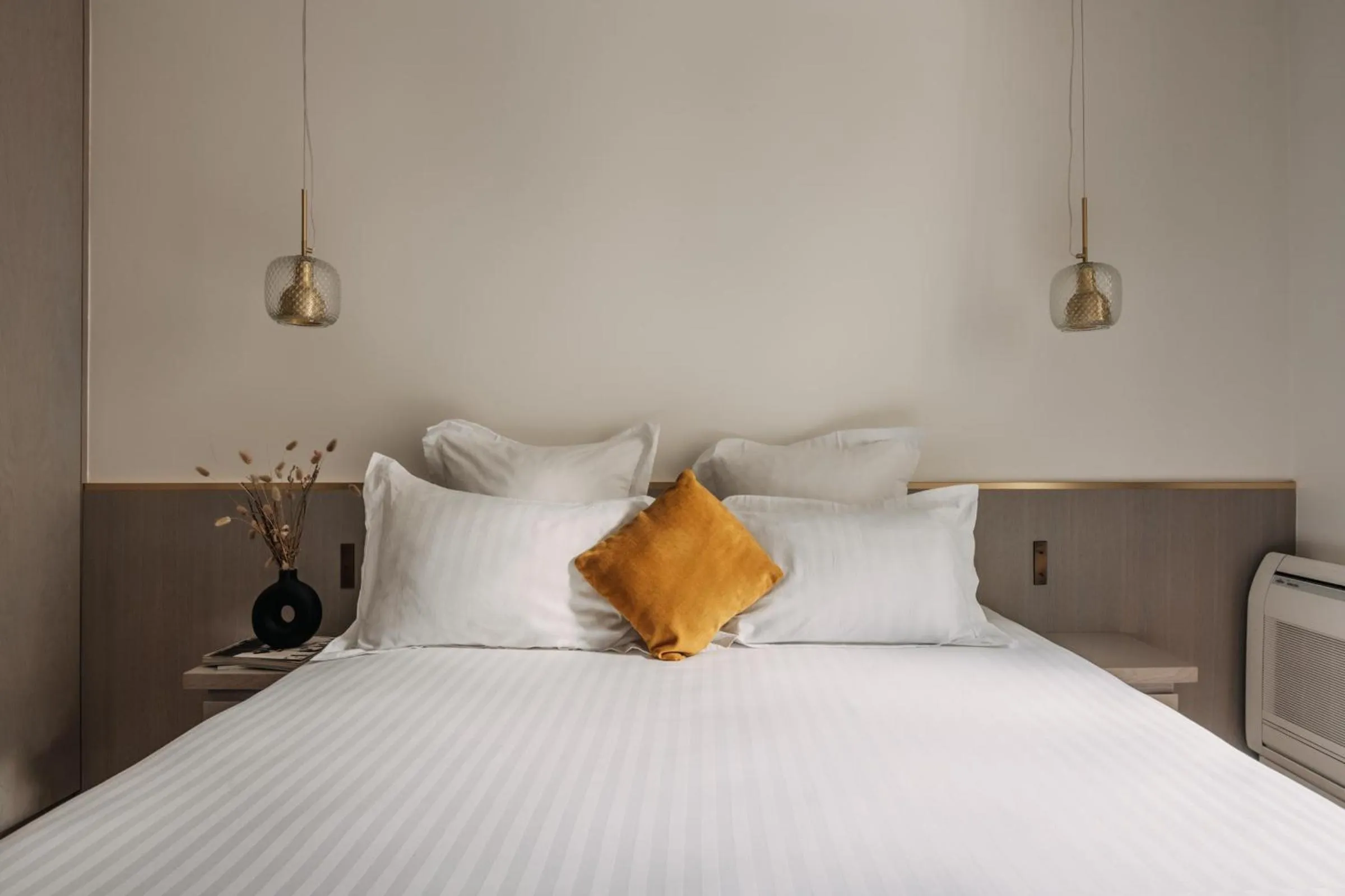 Bedroom, Bed in HIGHSTAY - Luxury Serviced Apartments - Place Vendôme