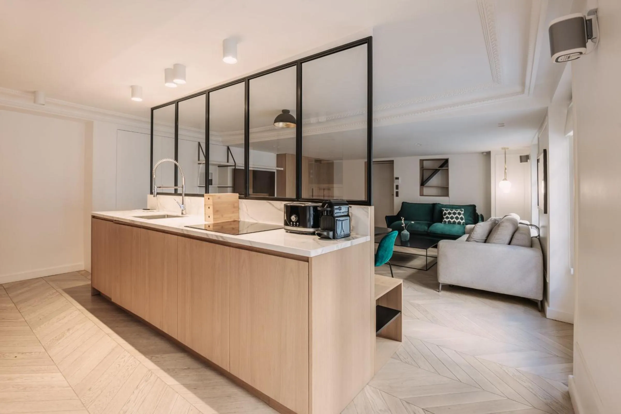 Kitchen or kitchenette in HIGHSTAY - Luxury Serviced Apartments - Place Vendôme