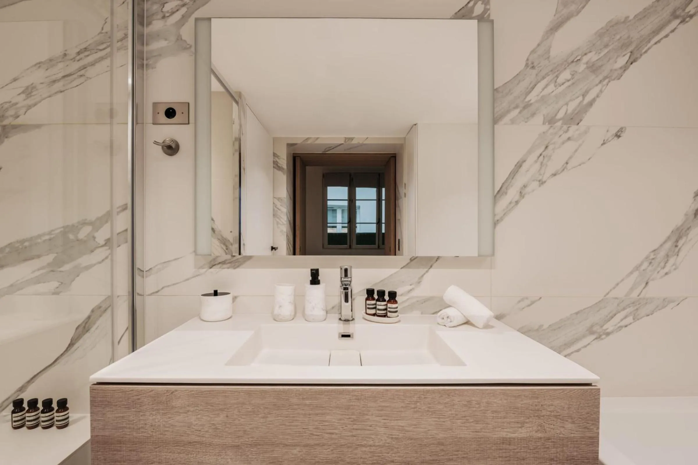 Bathroom in HIGHSTAY - Luxury Serviced Apartments - Place Vendôme