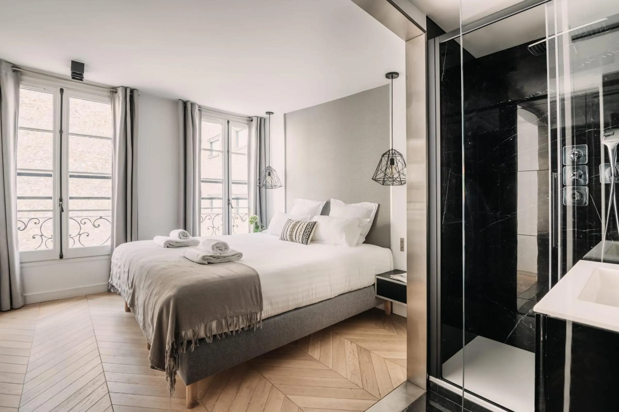 Bed in HIGHSTAY - Luxury Serviced Apartments - Place Vendôme