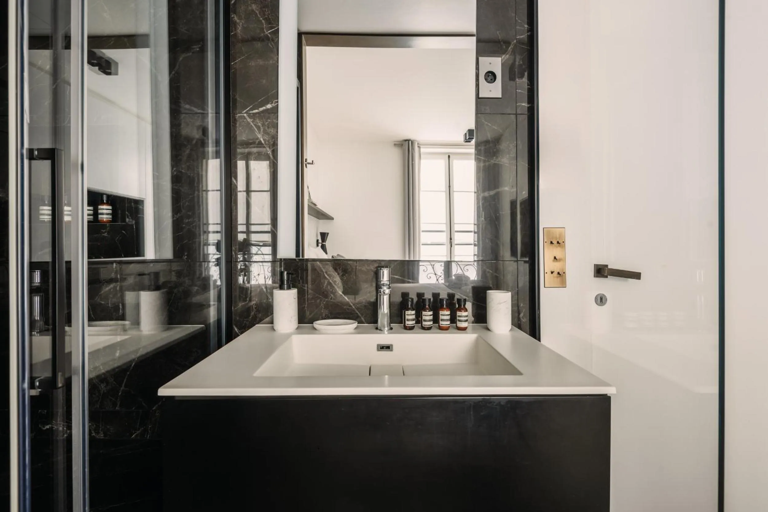 Bathroom in HIGHSTAY - Luxury Serviced Apartments - Place Vendôme