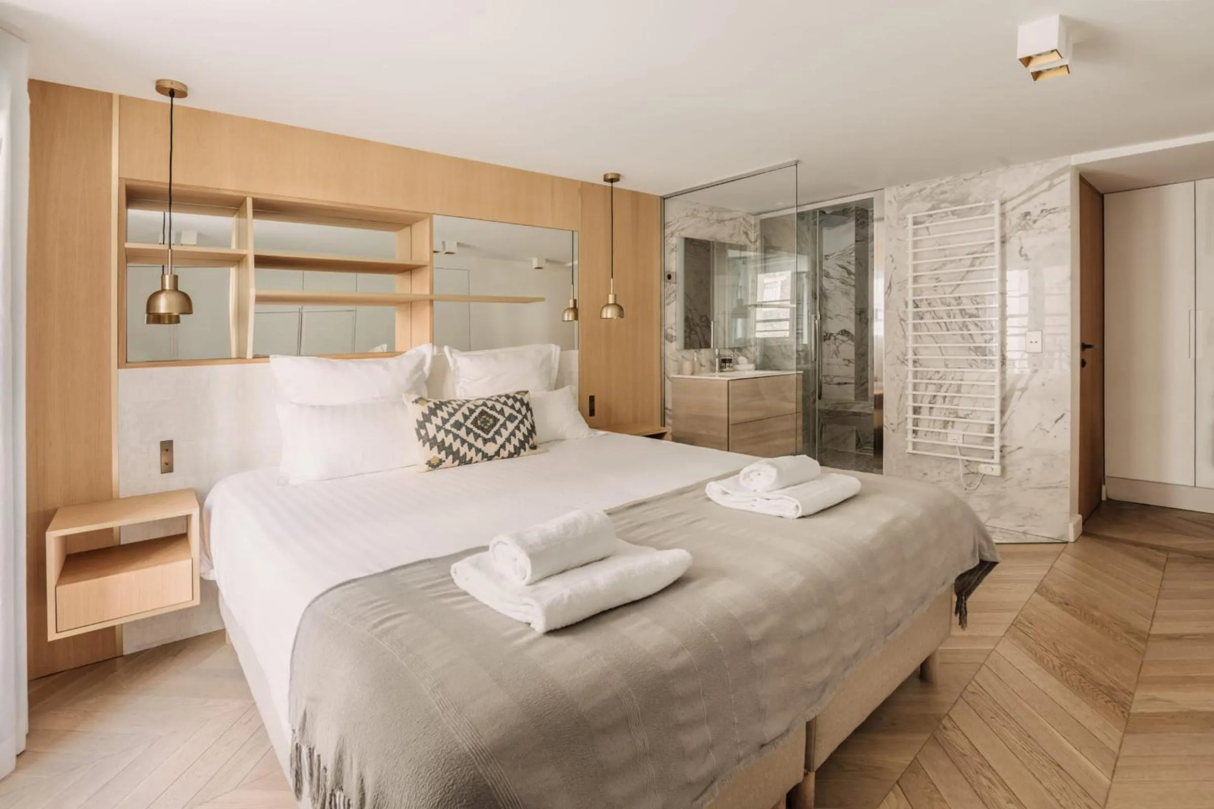 Bedroom, Bed in HIGHSTAY - Luxury Serviced Apartments - Place Vendôme