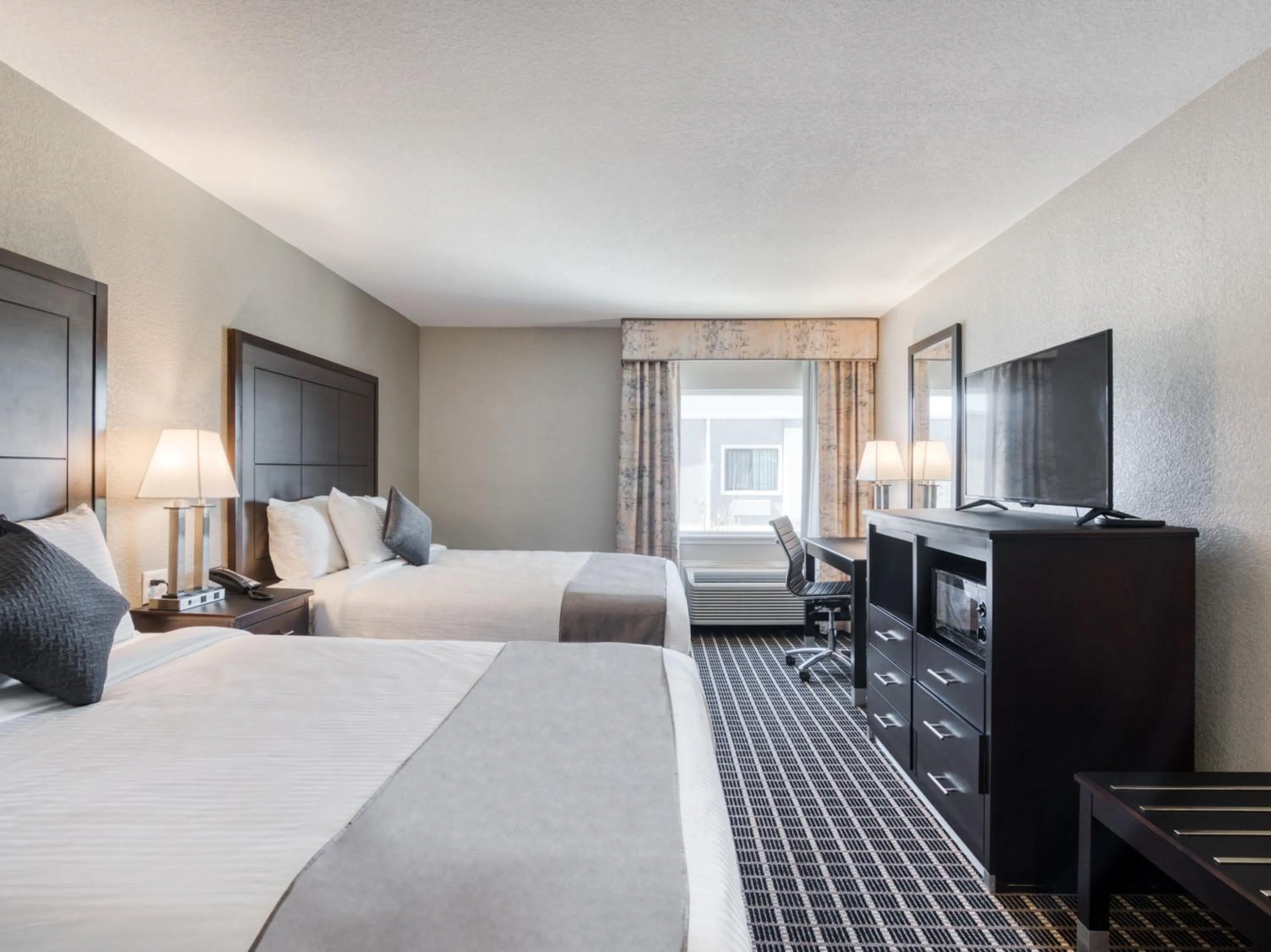 Bedroom, Bed in Alexis Hotel & Banquets Dallas Park Central Galleria