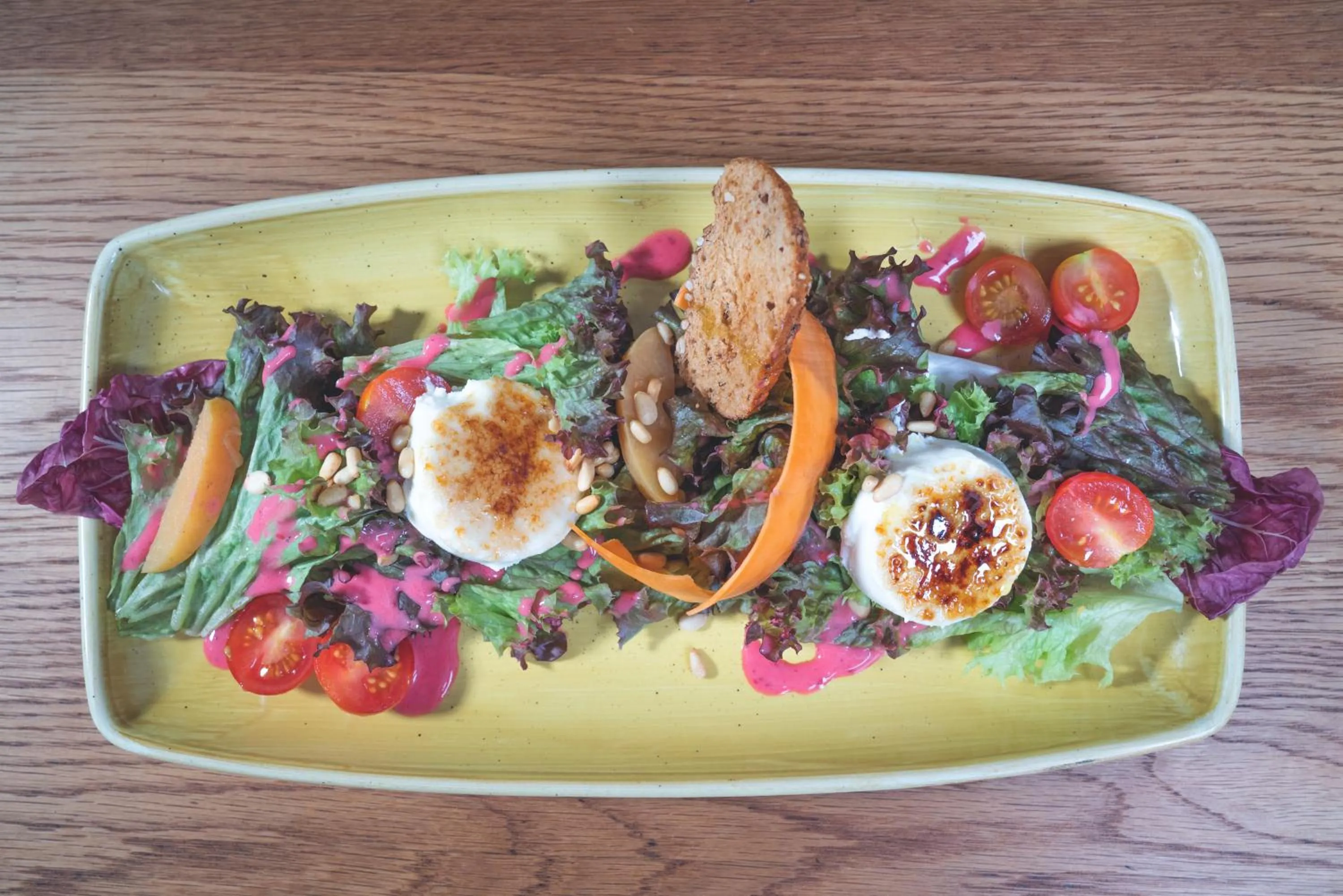 Restaurant/places to eat in Landart Hotel