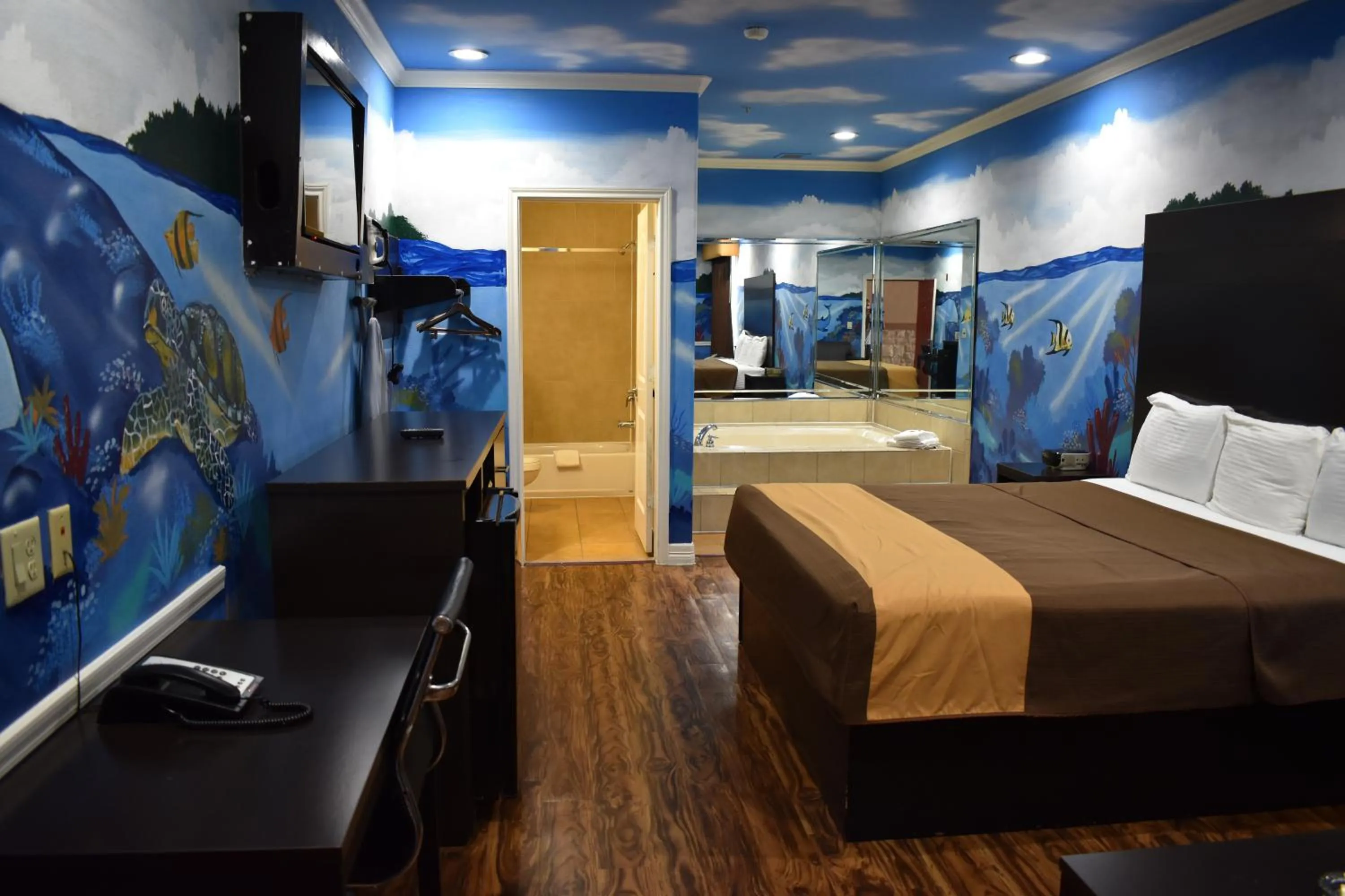 room service, Bed in Platinum Inn Katy