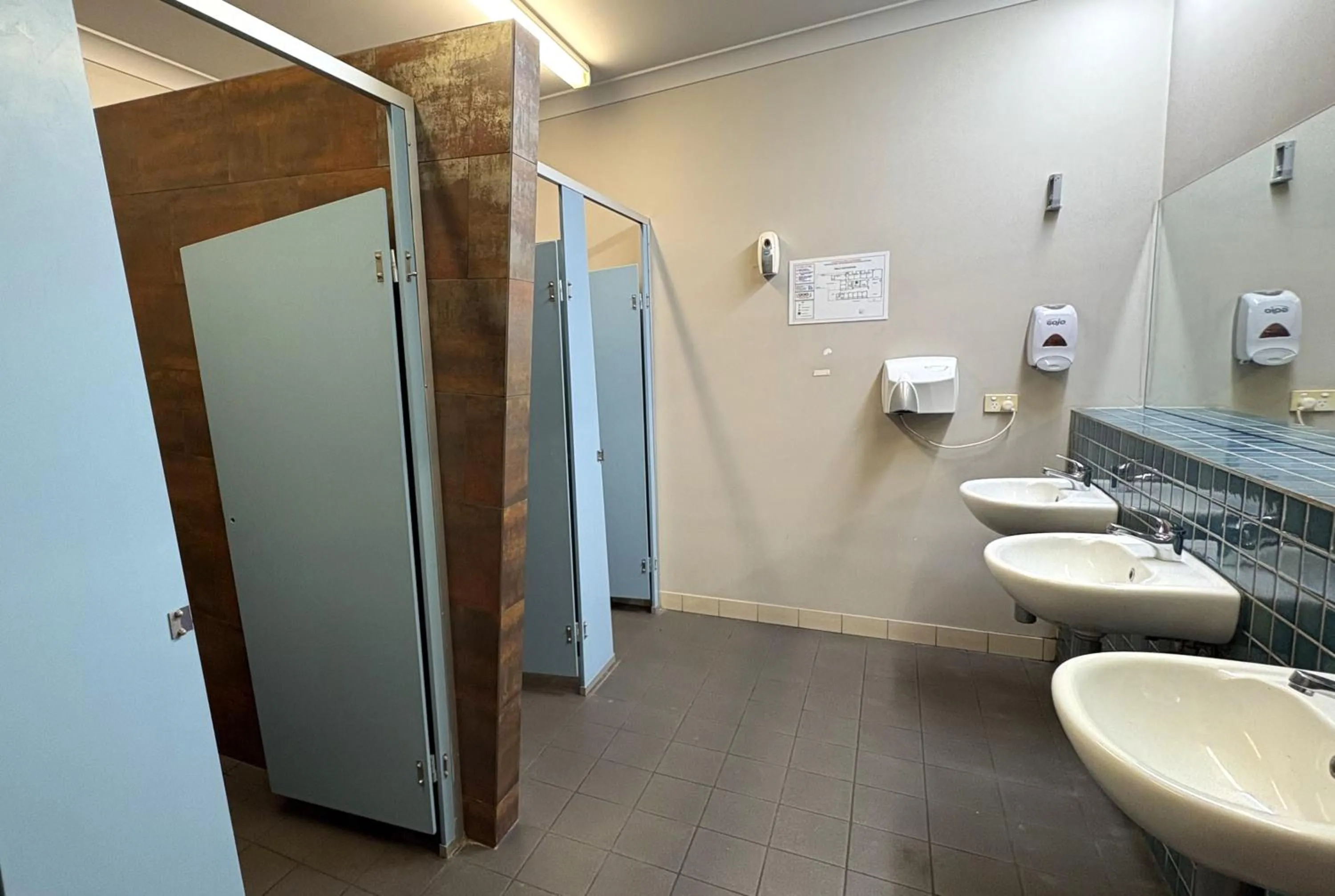 Global Backpackers Youth Hostel