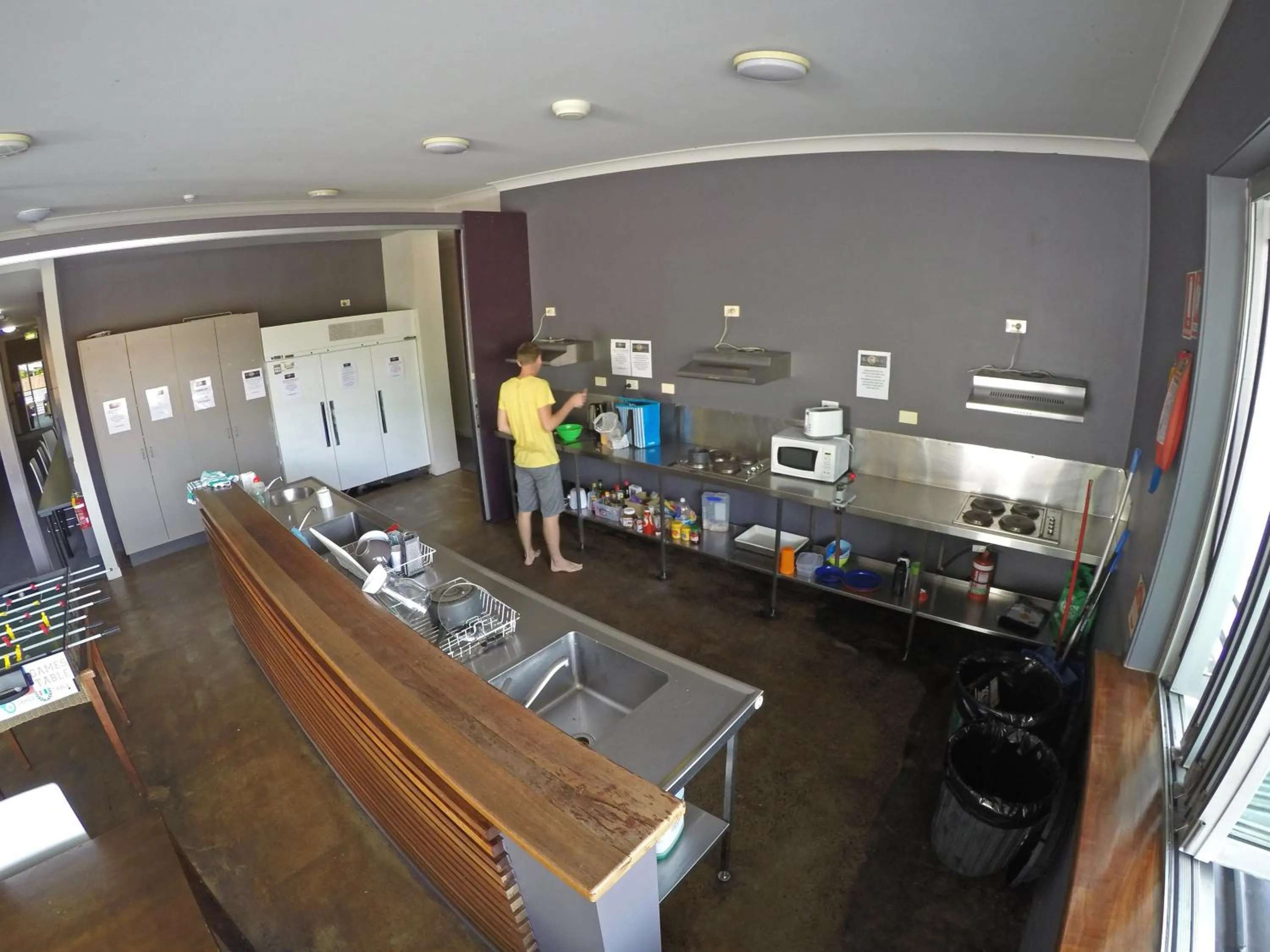 Communal kitchen in Global Backpackers Port Douglas