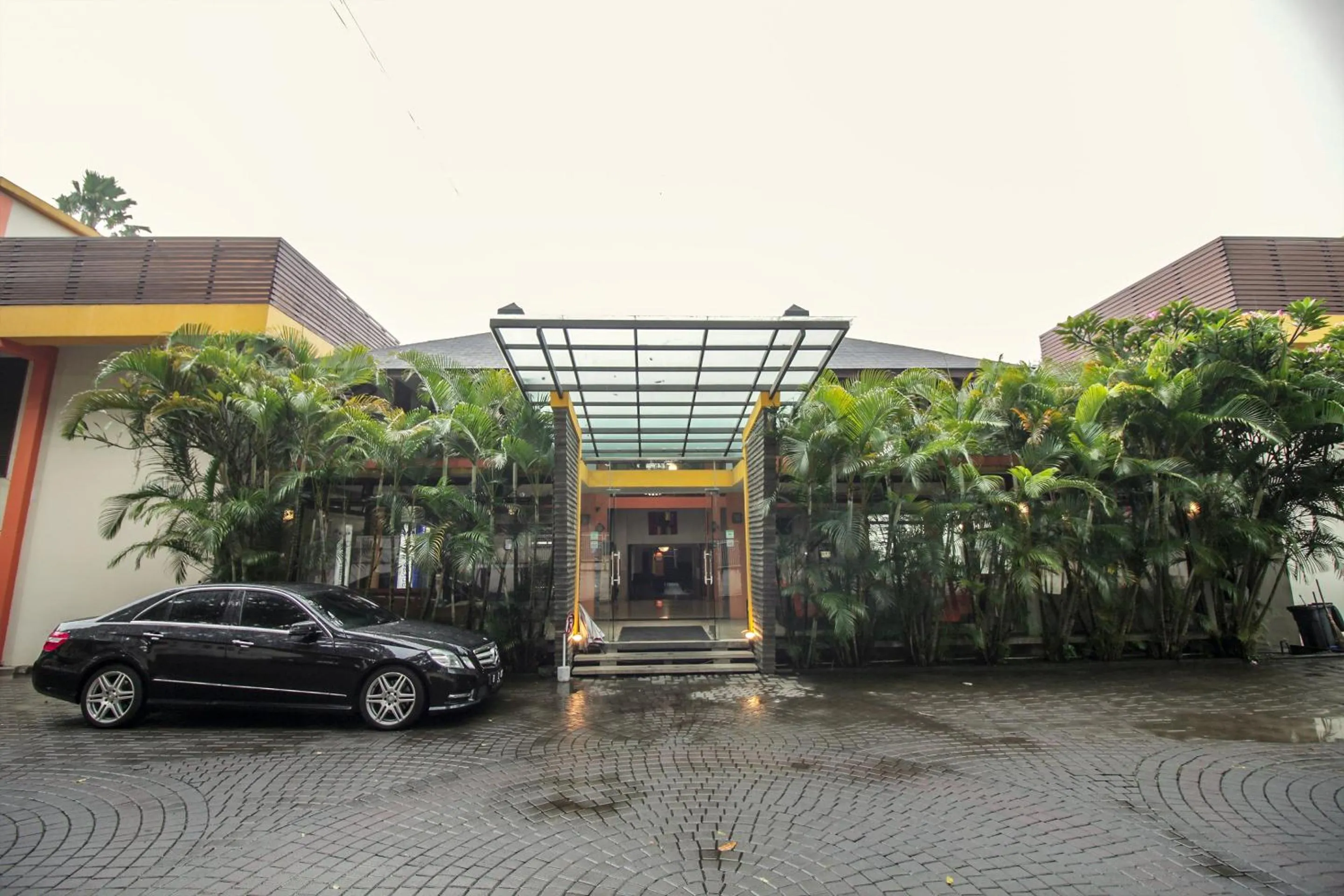 Facade/entrance in Collection O 295 Grha Ciumbuleuit Guest House