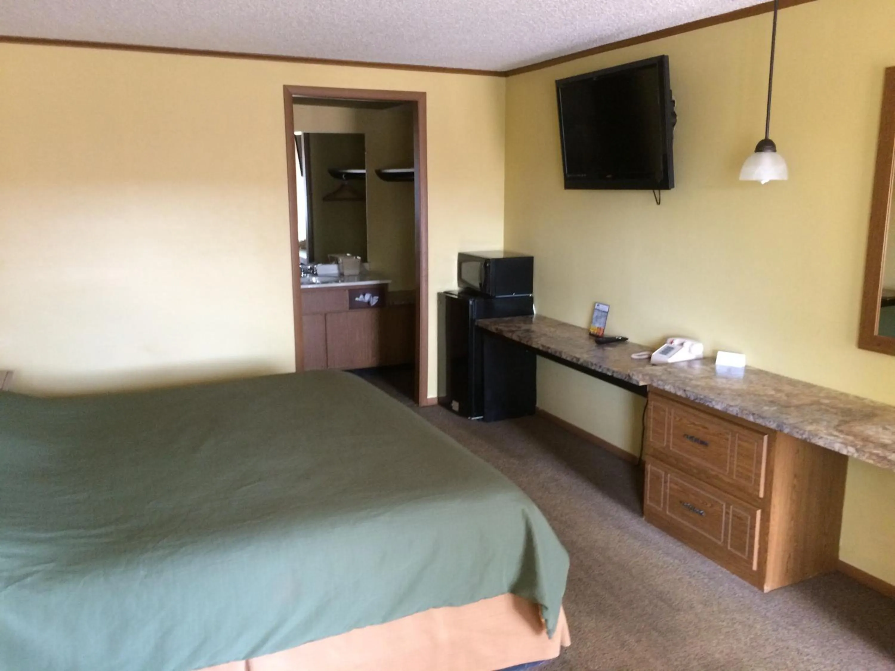 Bedroom, Bed in Arbor Inn of Historic Marshall