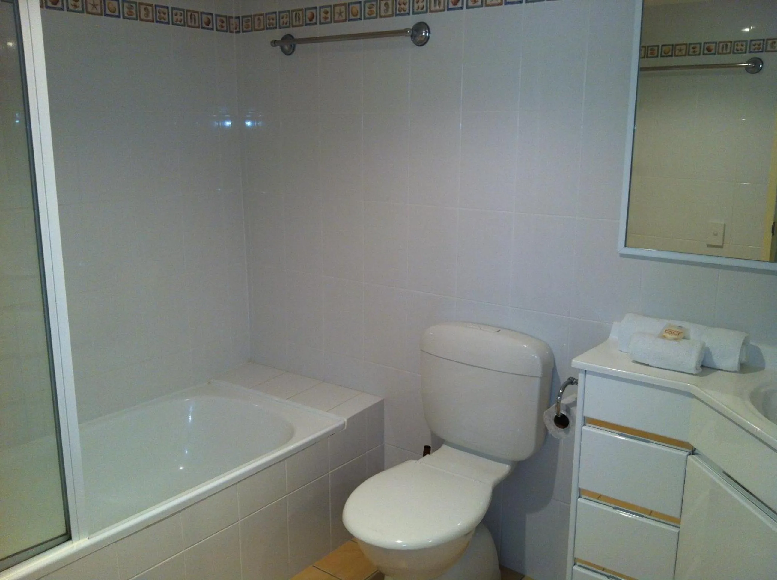 Bathroom in Carool Holiday Apartments