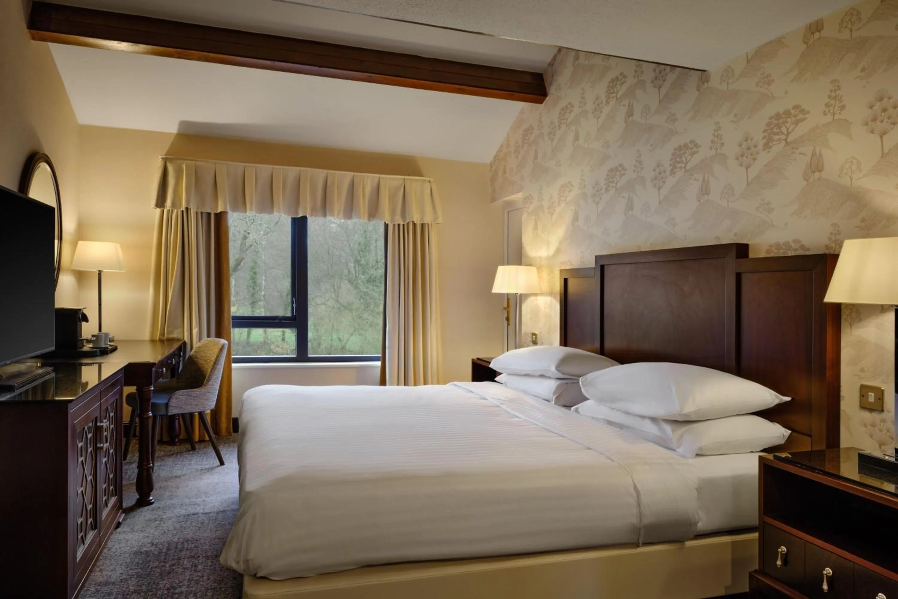 Bedroom, Bed in Delta Hotels by Marriott St Pierre Country Club