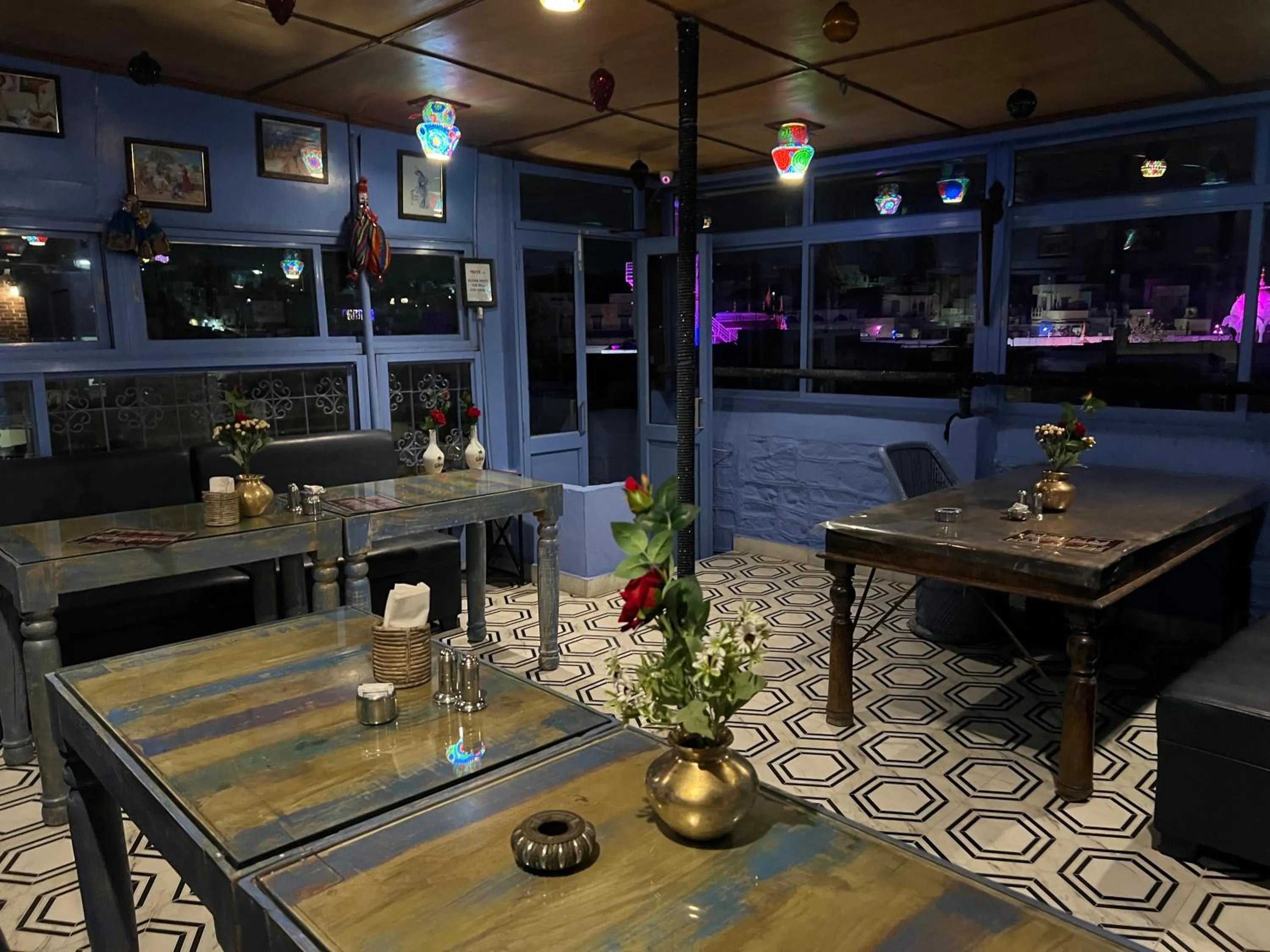 Restaurant/places to eat in Juna Mahal Boutique Home Stay