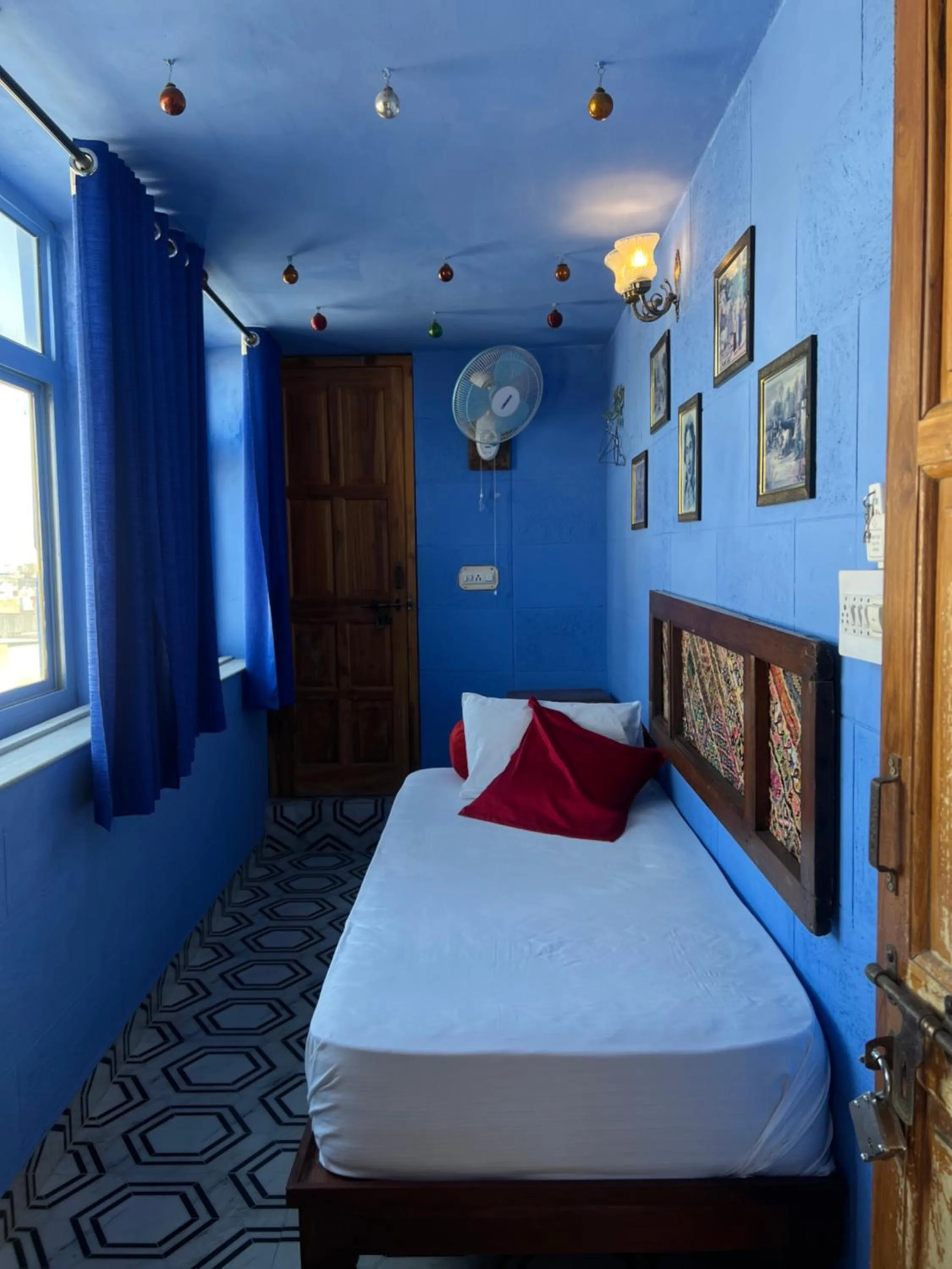 Photo of the whole room, Bed in Juna Mahal Boutique Home Stay