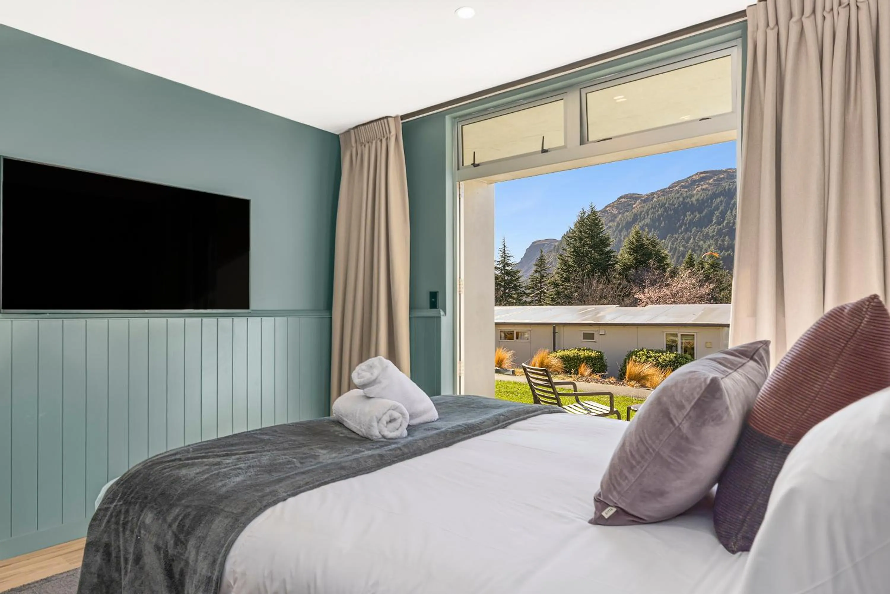 Bed in Hampshire Holiday Parks - Queenstown Lakeview