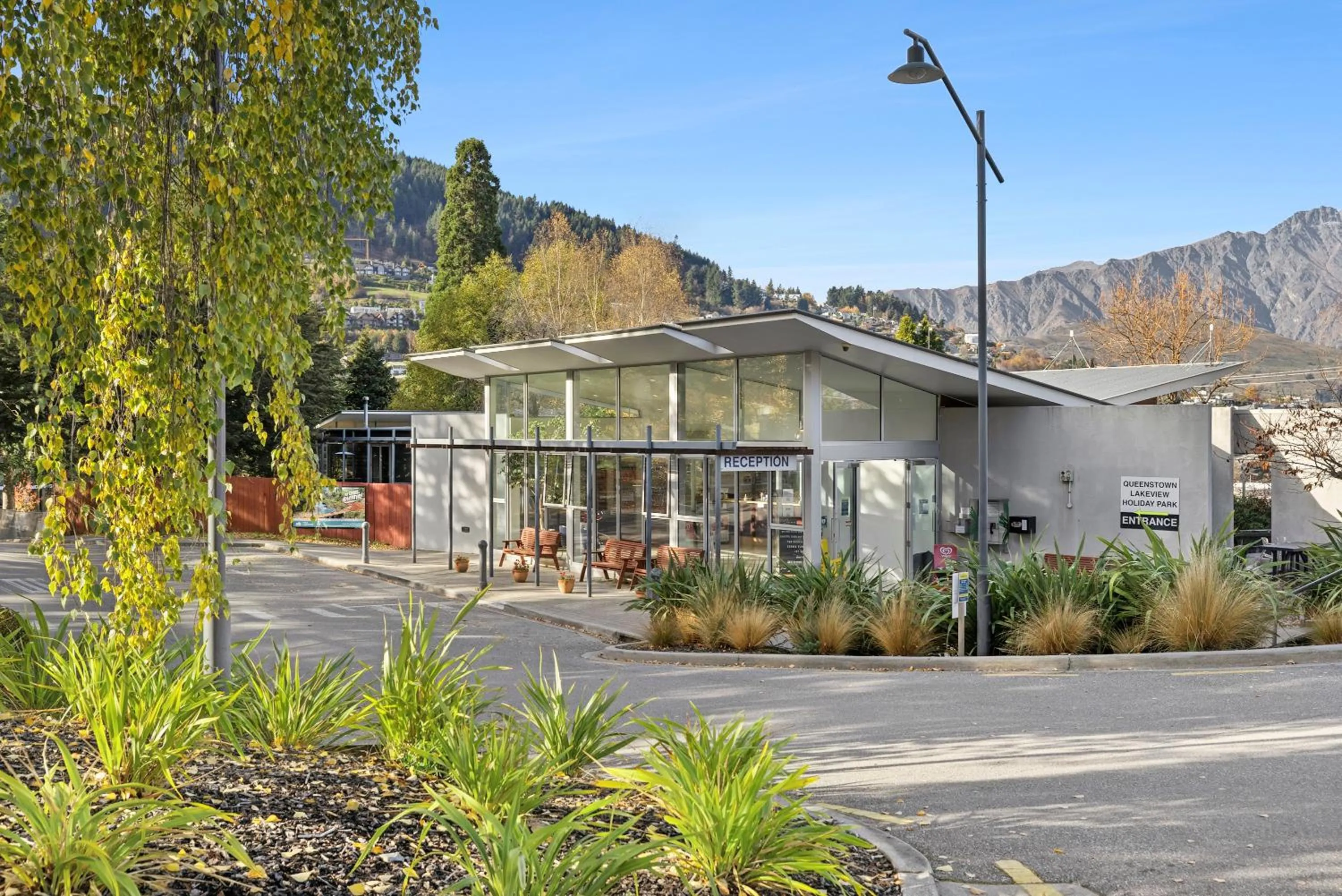 Property building in Hampshire Holiday Parks - Queenstown Lakeview