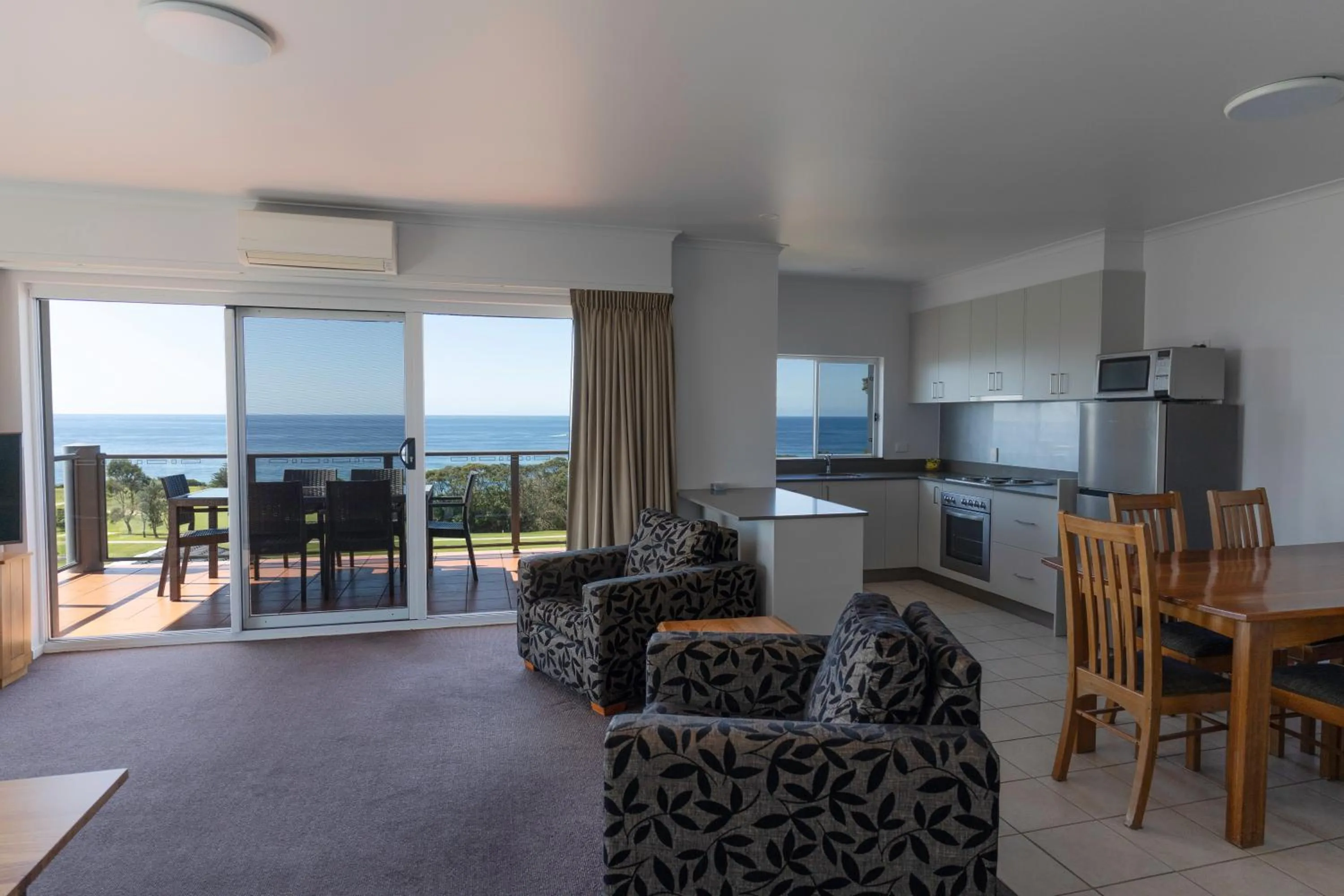 Amooran Oceanside Apartments and Motel