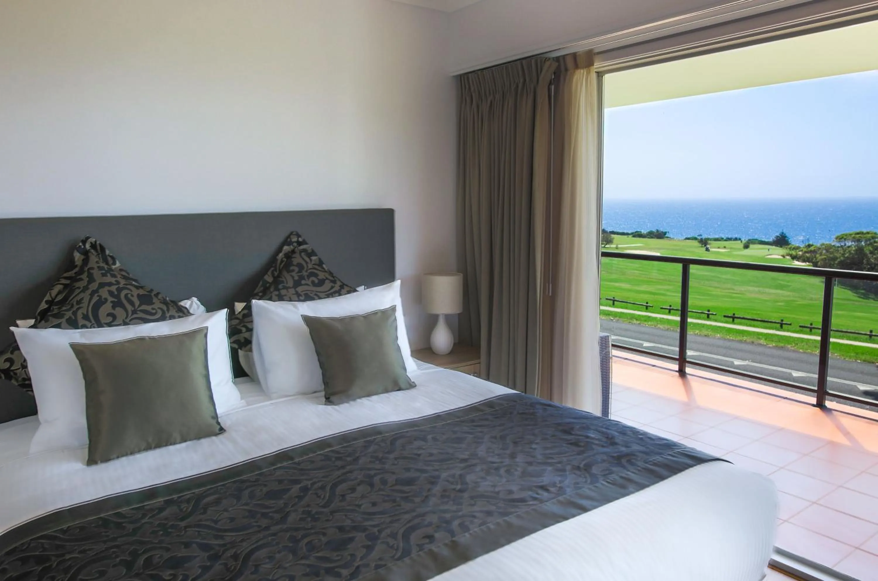 Bed in Amooran Oceanside Apartments and Motel