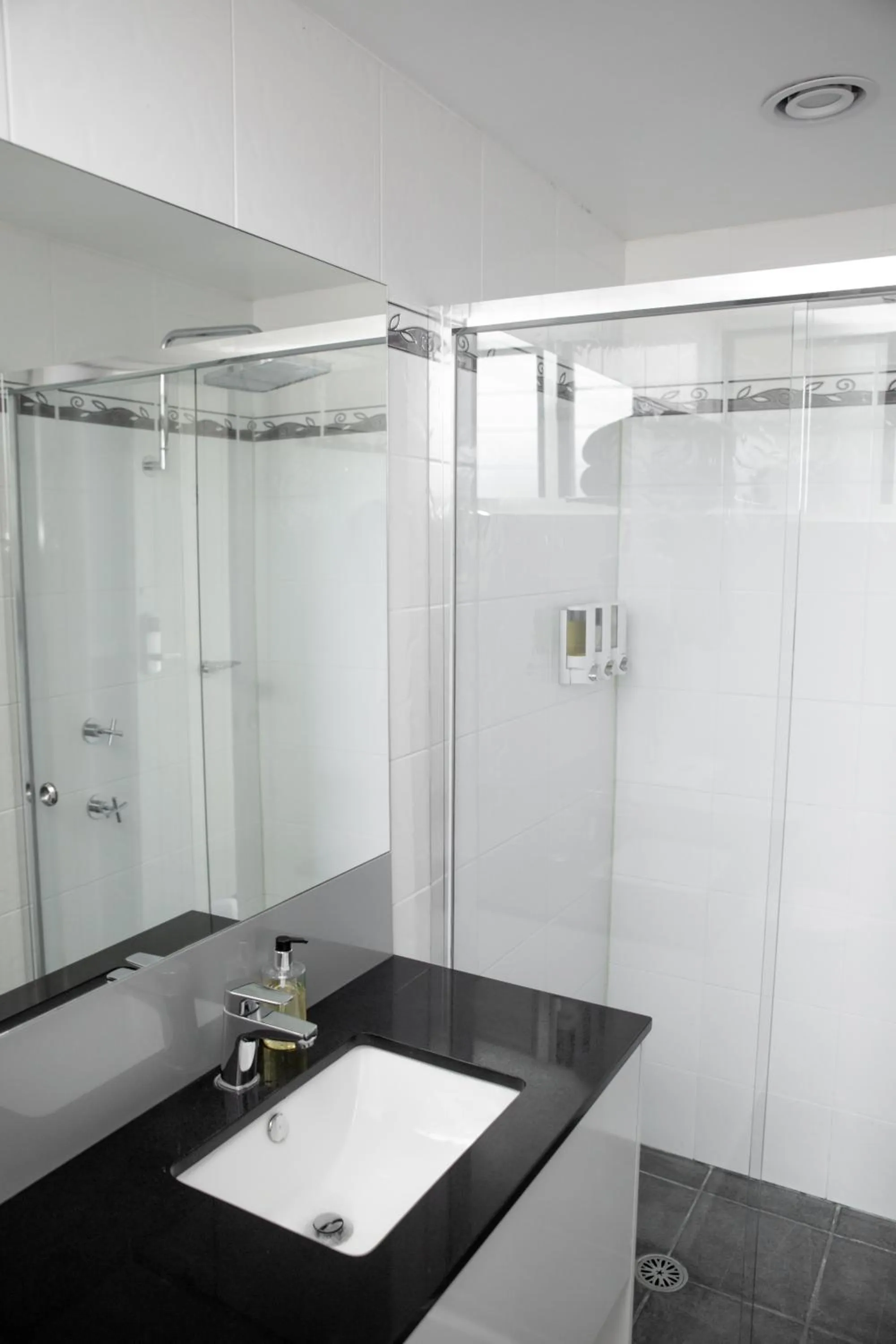 Amooran Oceanside Apartments and Motel