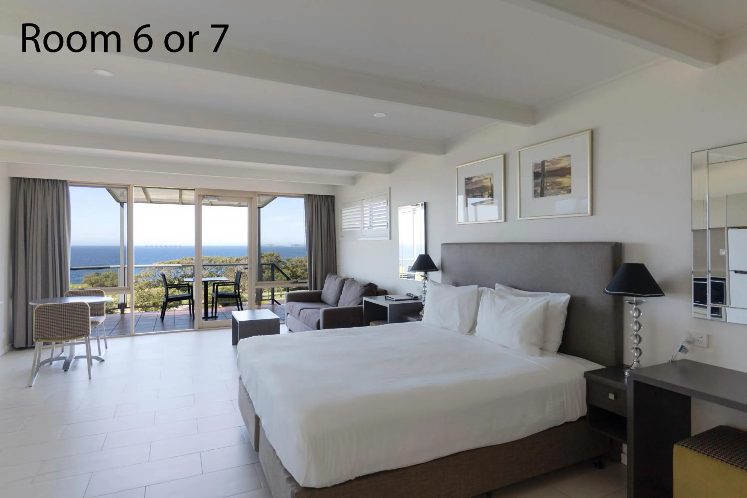 Bed in Amooran Oceanside Apartments and Motel