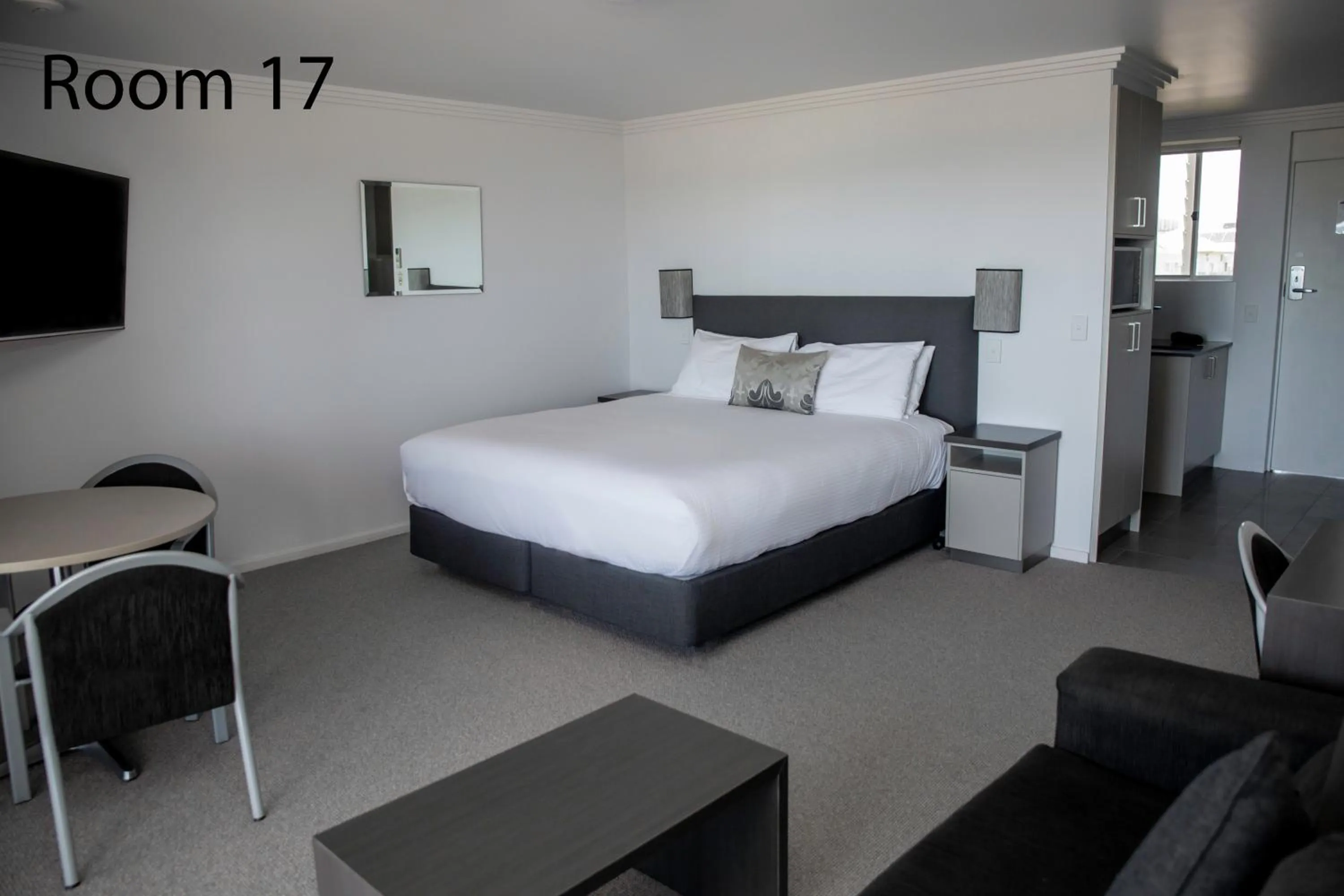 Bed in Amooran Oceanside Apartments and Motel