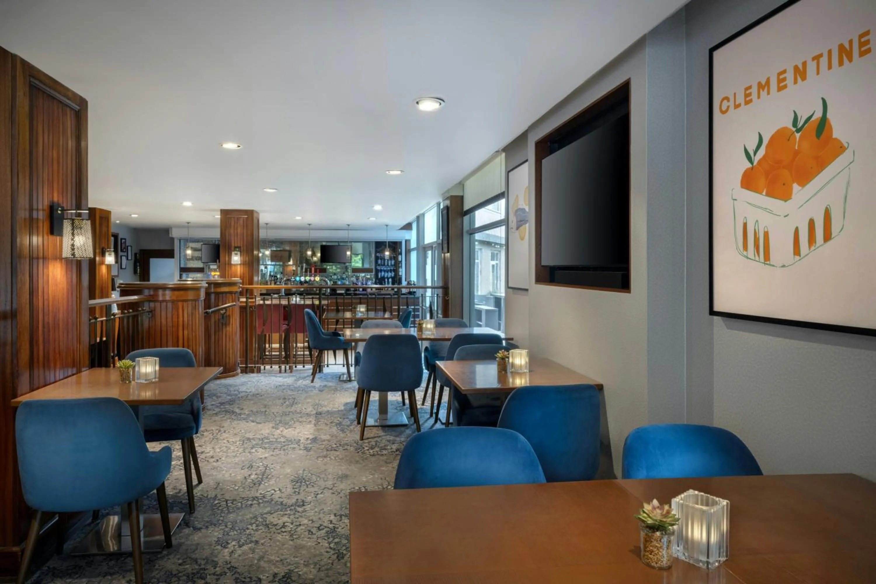 Lounge or bar in Delta Hotels by Marriott Edinburgh