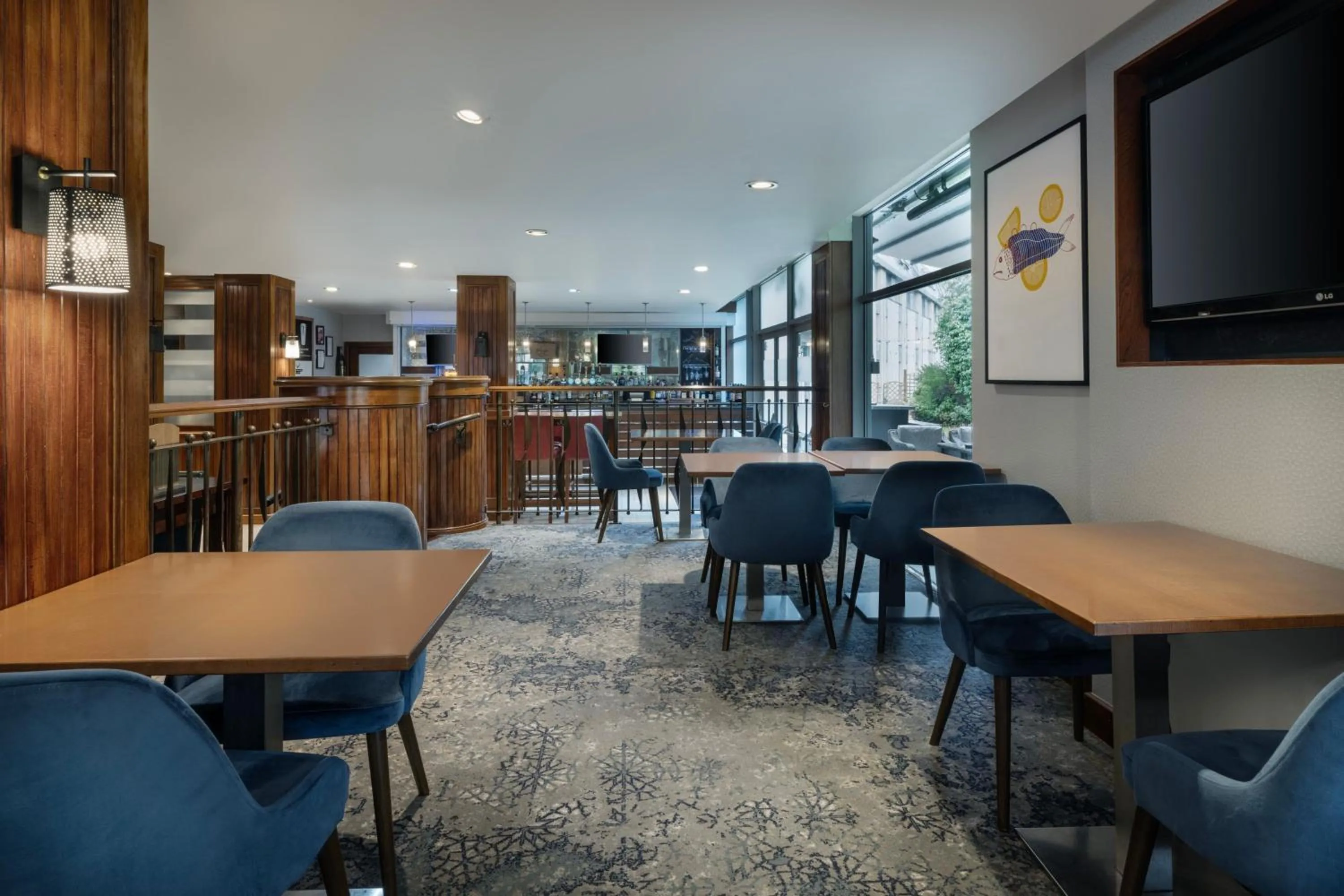 Lounge or bar in Delta Hotels by Marriott Edinburgh