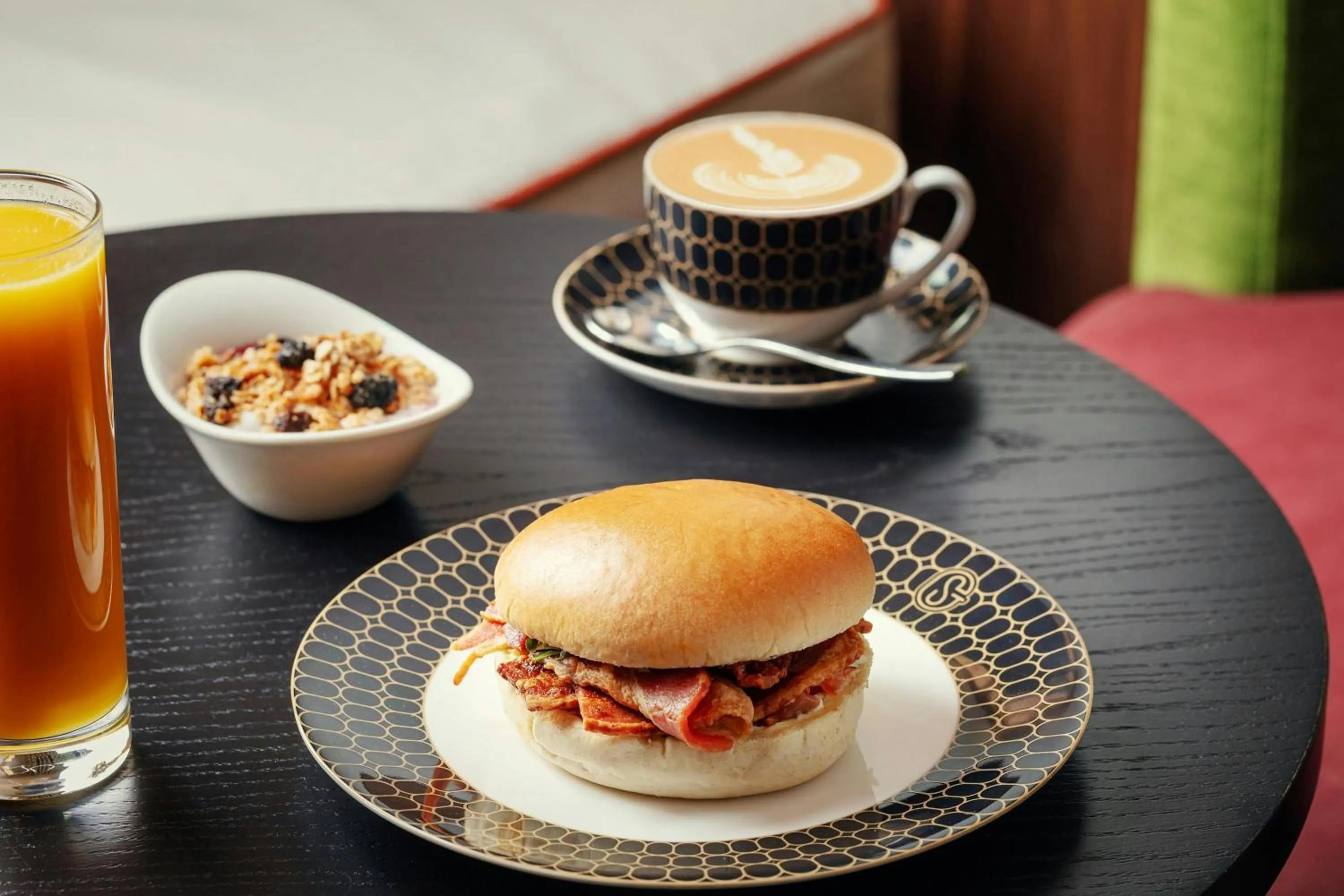 Lounge or bar in London Marriott Hotel Grosvenor Square