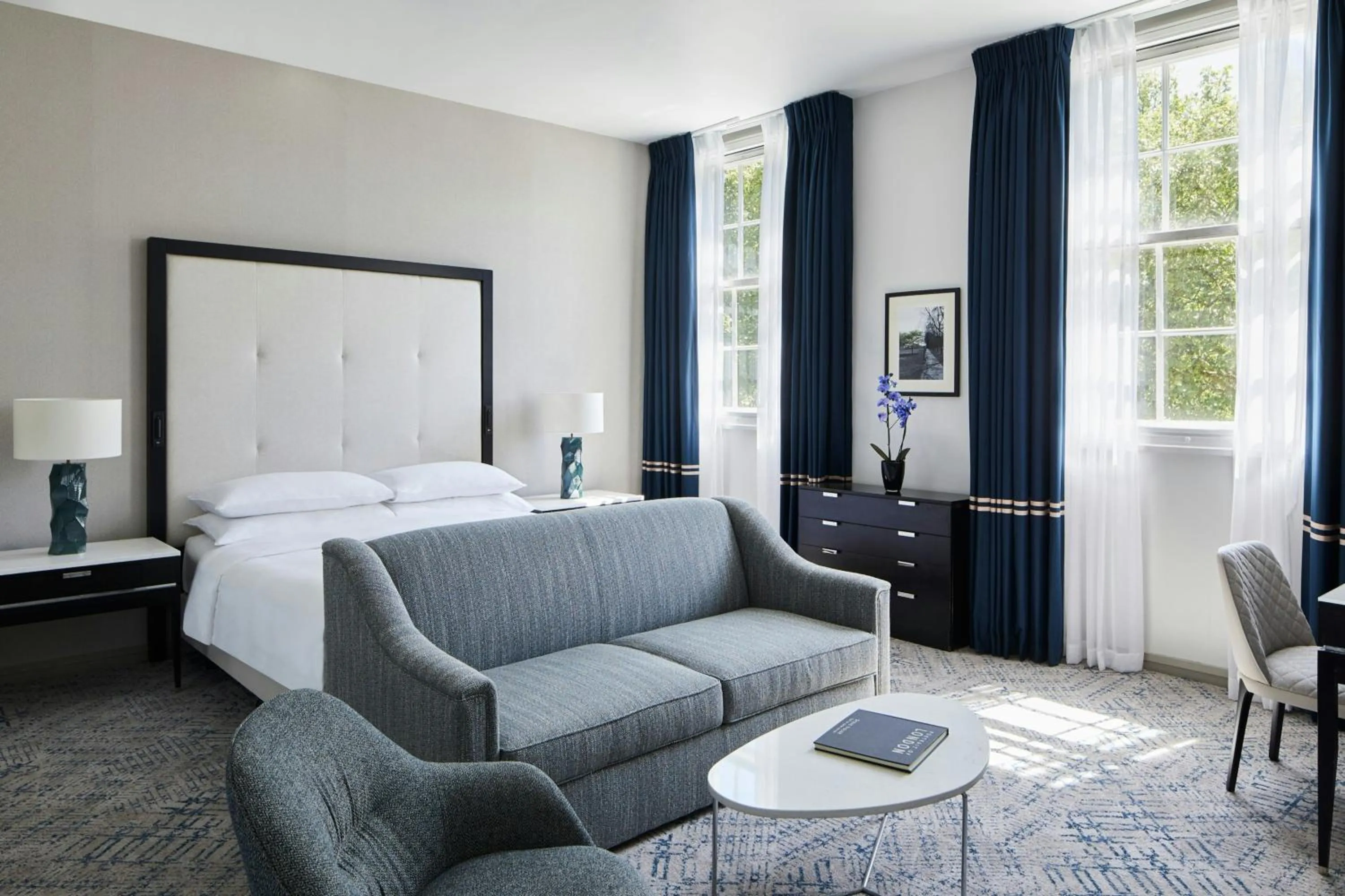 Lounge or bar, Bed in London Marriott Hotel Grosvenor Square