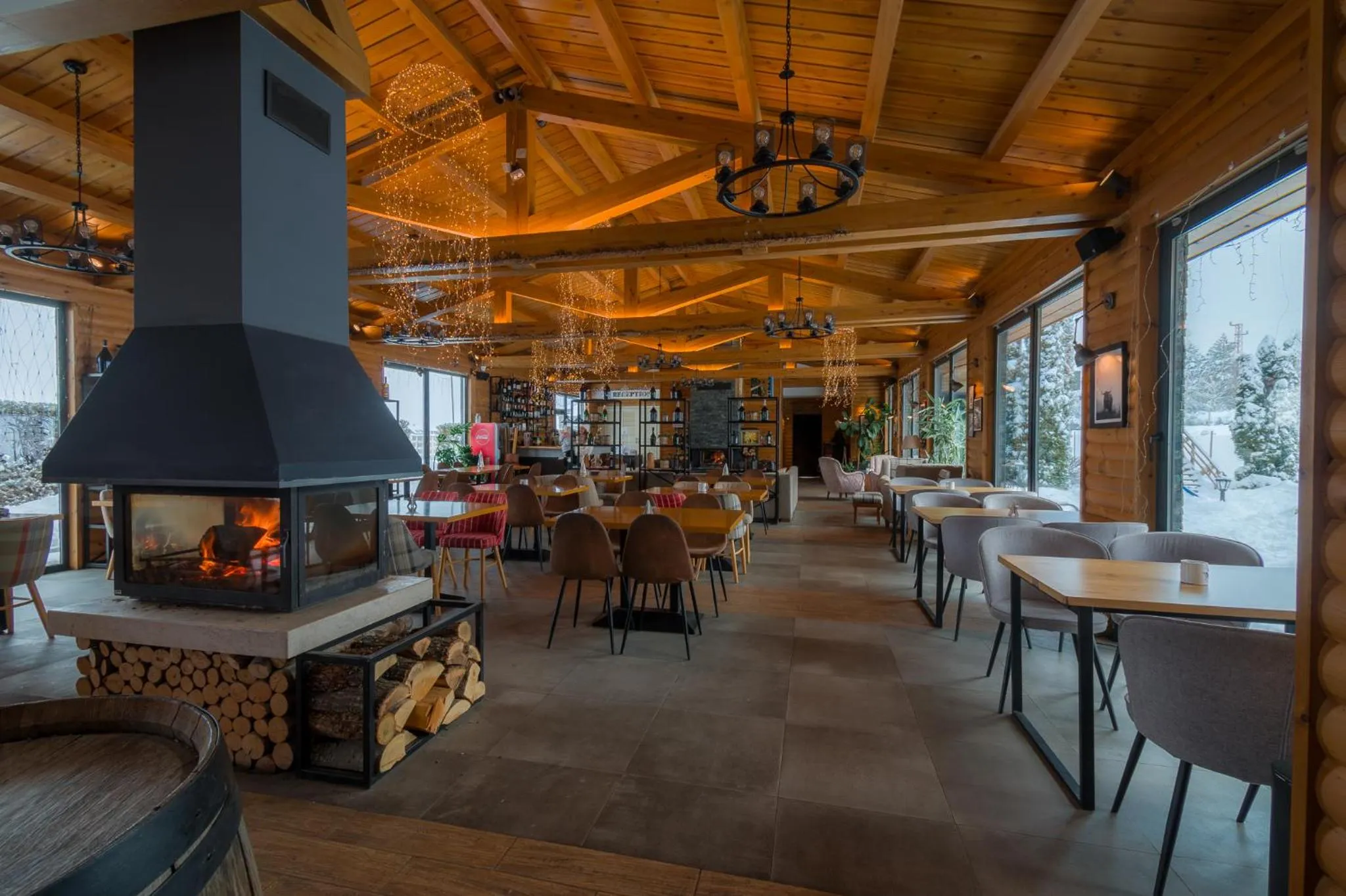 Restaurant/places to eat in Cornelia Deluxe Residence