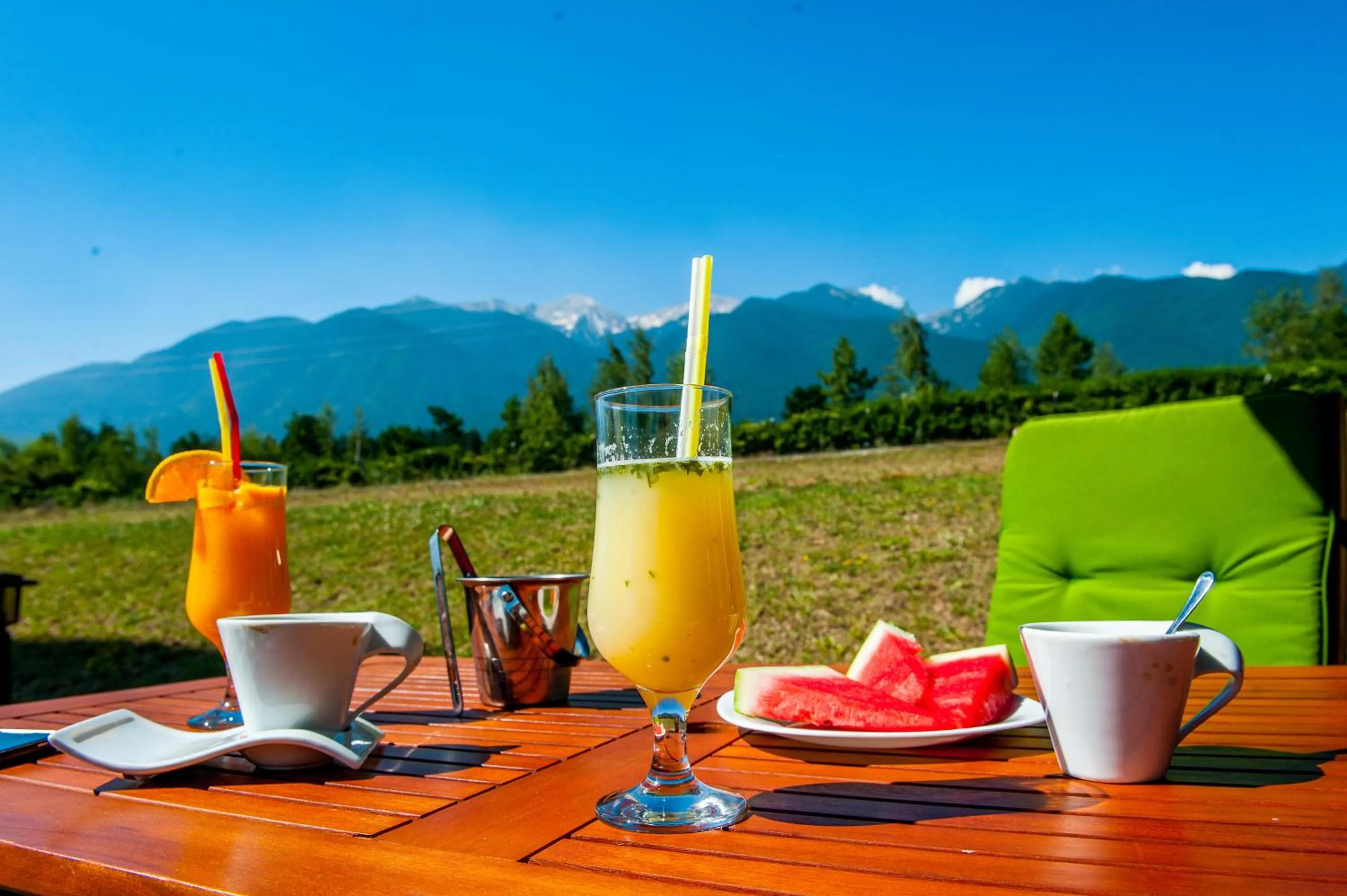 Restaurant/places to eat in Cornelia Deluxe Residence