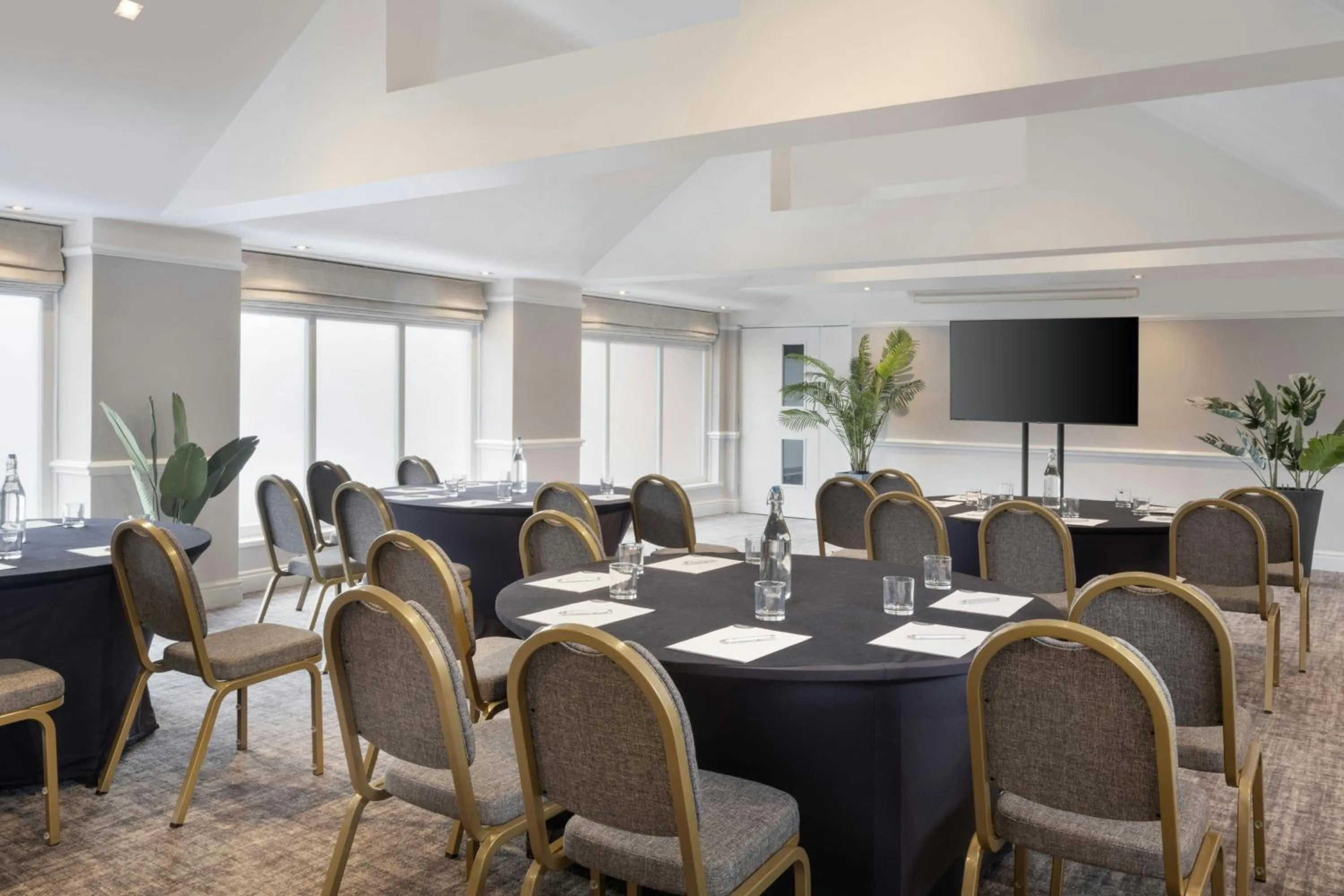 Lounge or bar in Delta Hotels by Marriott Manchester Airport