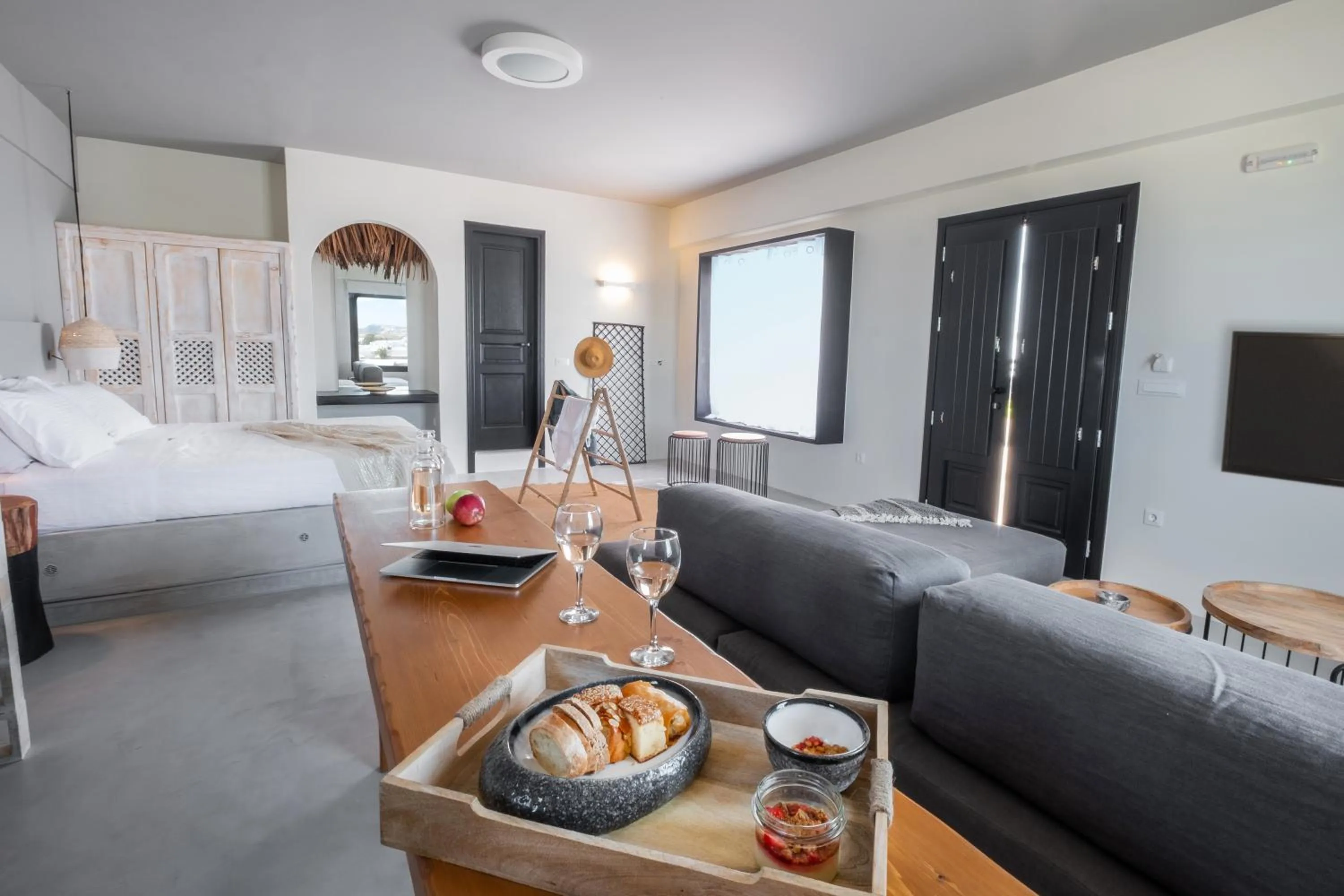 Living room, Bed in IfestAu.4 Suites